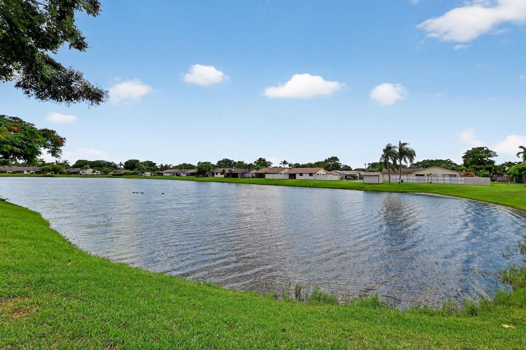 Photo of 35 Winchmore Ln #35, Boynton Beach, FL 33426 (MLS # F10520575)