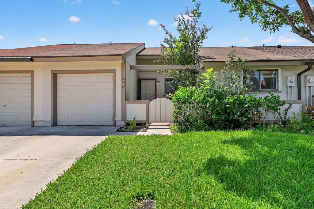 Photo of 35 Winchmore Ln #35, Boynton Beach, FL 33426 (MLS # F10520575)