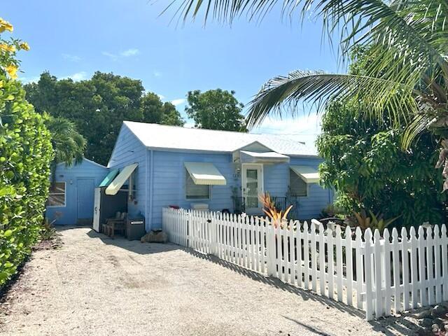 Fantastic opportunity for INVESTOR or BUILDER! Cute cottage style home with guest house/in-law in back. Main house features a full kitchen, living room, 2 bedrooms, one bath, laundry. Attached guest house has kitchenette, living area, two bedrooms, one bath, laundry and separate parking and entrance. Osceola Park is located just a few blocks from Delray's Atlantic Ave shops, art galleries and restaurants. Walk/cart/or bike to all that Delray has to offer, including the beach! Home to many beautiful new construction homes, Osceola Park also features cute cottages, as well as Old Florida style homes. Many of the alley ways are lined with art by local artists. No HOA or HOA restrictions. Investor, renter and builder friendly.
