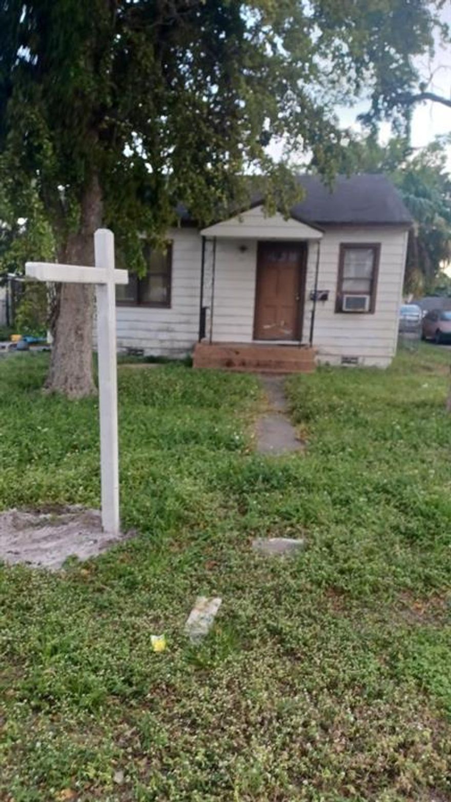 This property has a small very old structure that is a teardown and waiting for a new structure to be built on this 6206 sf lot. The current structure was built in 1931 it is a wood frame structure that has etensive termite damage along with other issues that make it not economical to rebuild in its current state. This property is sold as a land value