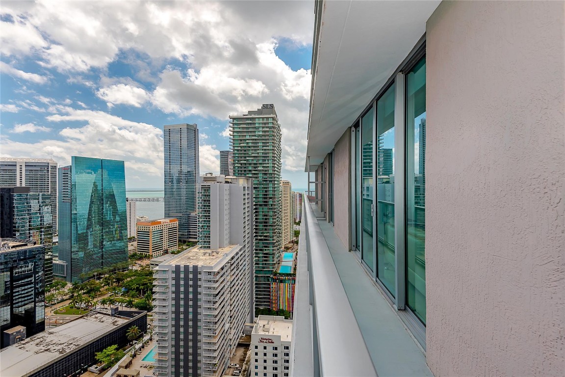 THE AXIS ON BRICKELL II CONDO - Residential Lease