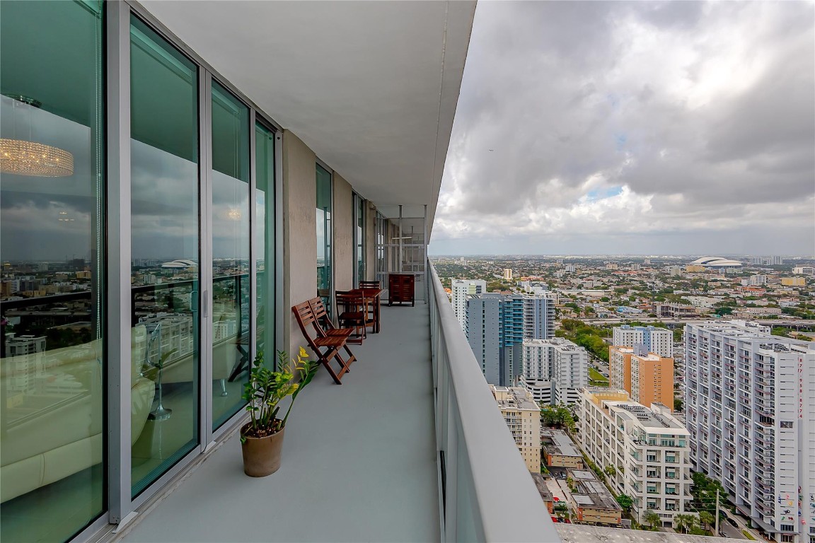 THE AXIS ON BRICKELL II CONDO - Residential Lease