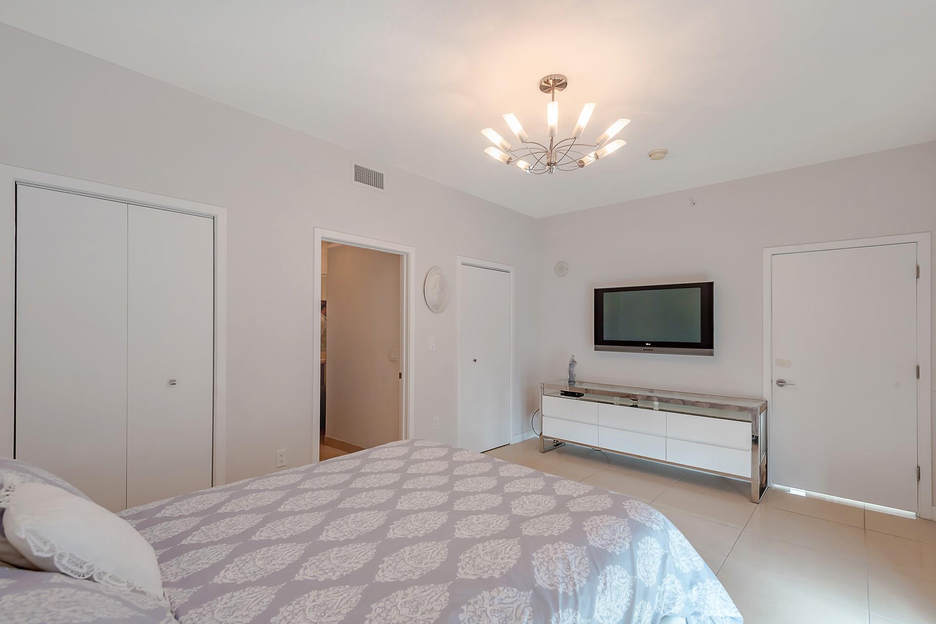 THE AXIS ON BRICKELL II CONDO - Residential Lease