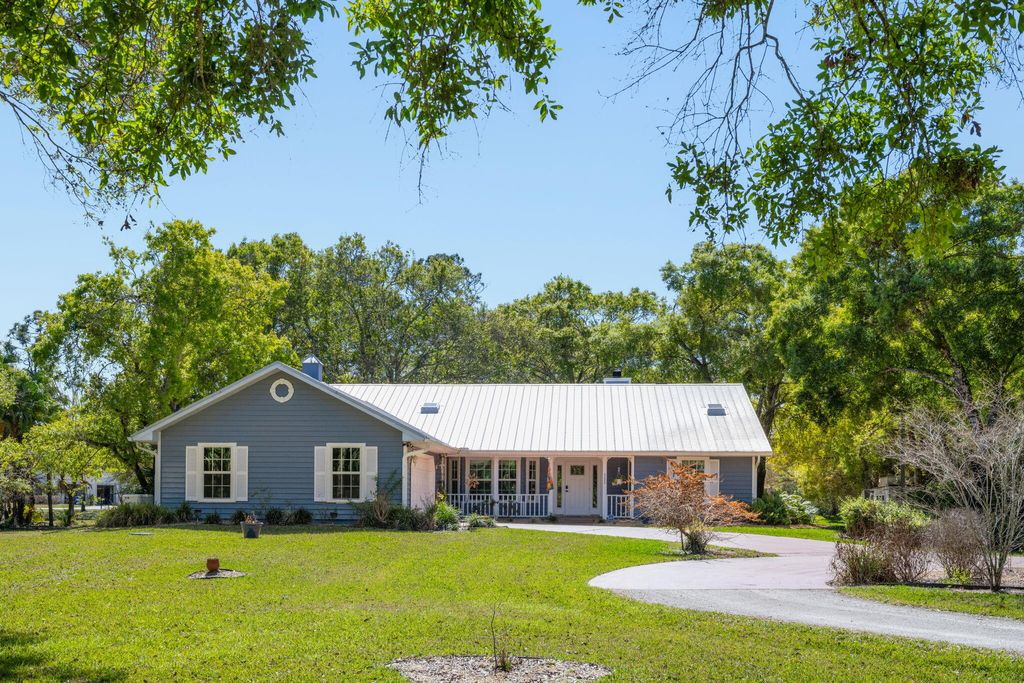 Photo of 6365 45th Street, Vero Beach, FL 32967 (MLS # R11137557)