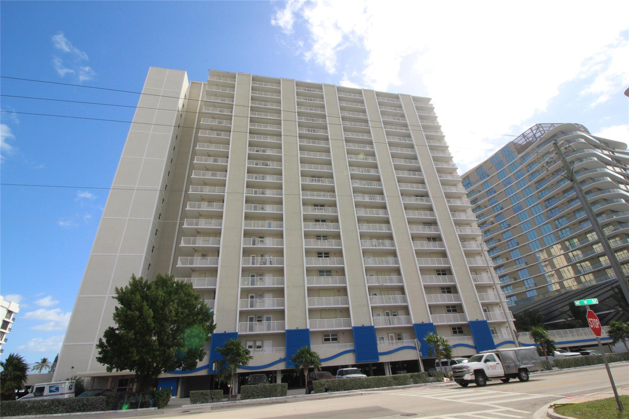 INDULGE IN THE ULTIMATE BEACHFRONT LIVING EXPERIENCE WITH THIS SEASONAL RENTAL OFFERING
DIRECT OCEAN VIEWS! THIS CORNER UNIT, FEATURING 2 BEDROOMS AND 2 BATHS, HAS BEEN COMPLETELY
UPDATED AND COMES FULLY FURNISHED FOR YOUR CONVENIENCE. ENJOY THE LUXURY OF BEING LOCATED
DIRECTLY ON POMPANO BEACH, WITH EXCELLENT RESTAURANTS, SHOPPING, AND ENTERTAINMENT ALL
WITHIN WALKING DISTANCE. EMBRACE THE BREATHTAKING VIEWS AND THE CONVENIENCE OF A FULLY
FURNISHED SPACE, MAKING THIS SEASONAL RENTAL A PERFECT RETREAT FOR YOUR BEACHSIDE ESCAPE.
AVAILABLE NOW UNTIL DEC 15 AND AFTER JAN 12.