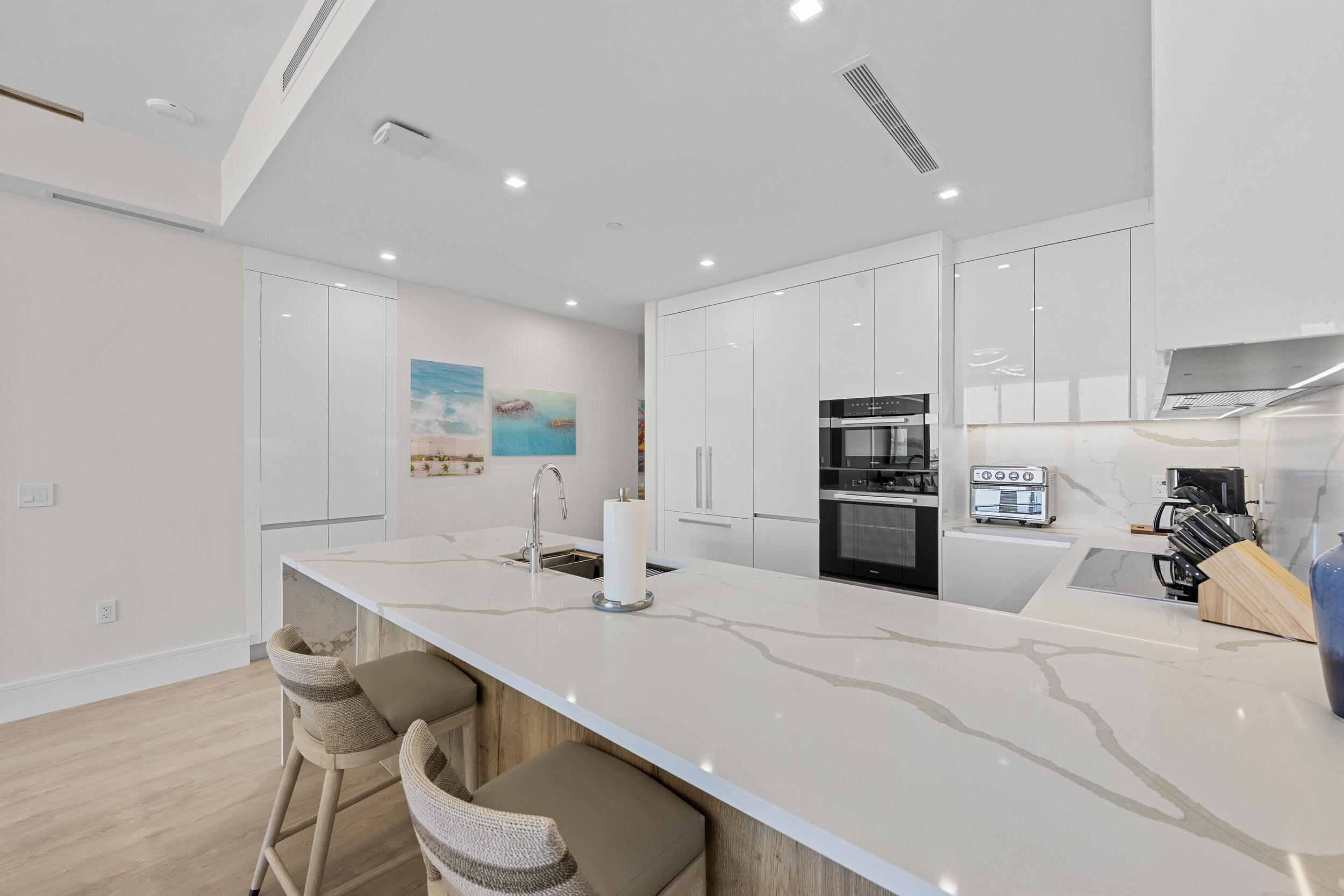 NAUTILUS 220 CONDOMINIUM - Residential Lease