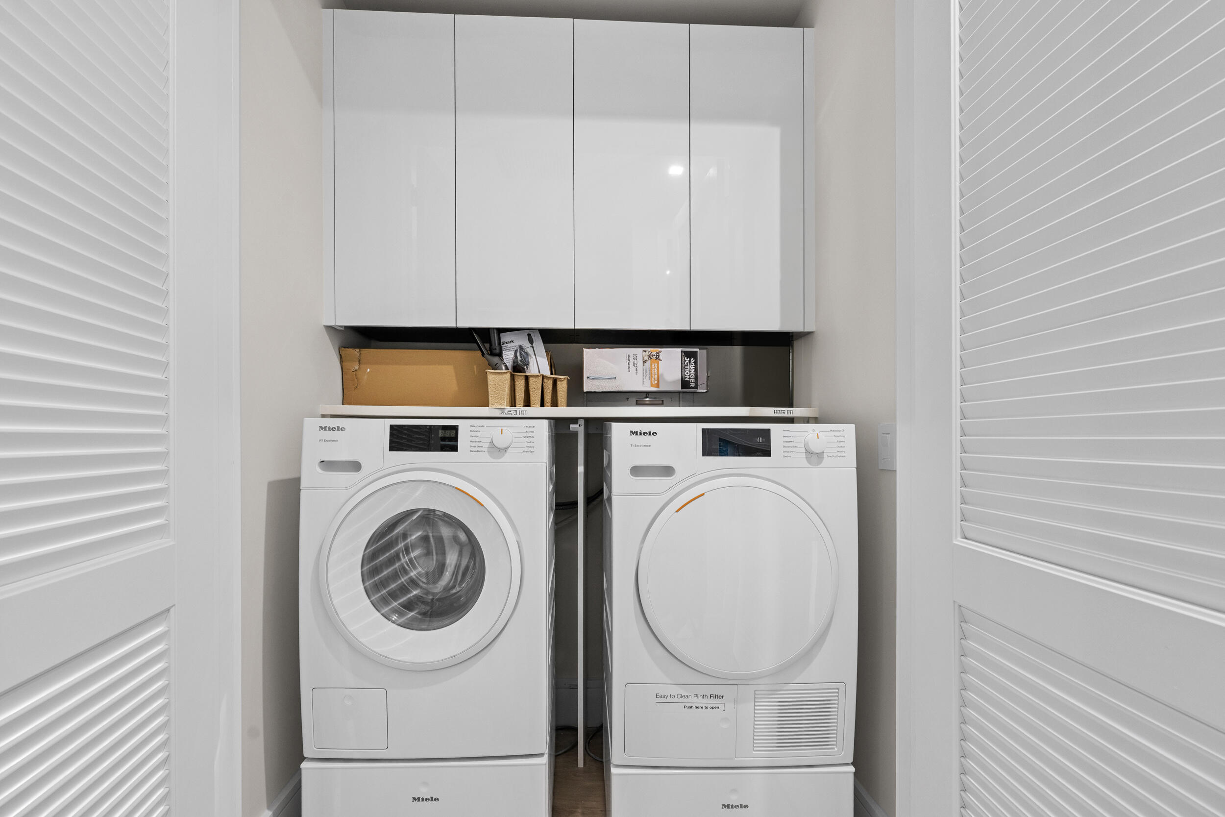 NAUTILUS 220 CONDOMINIUM - Residential Lease