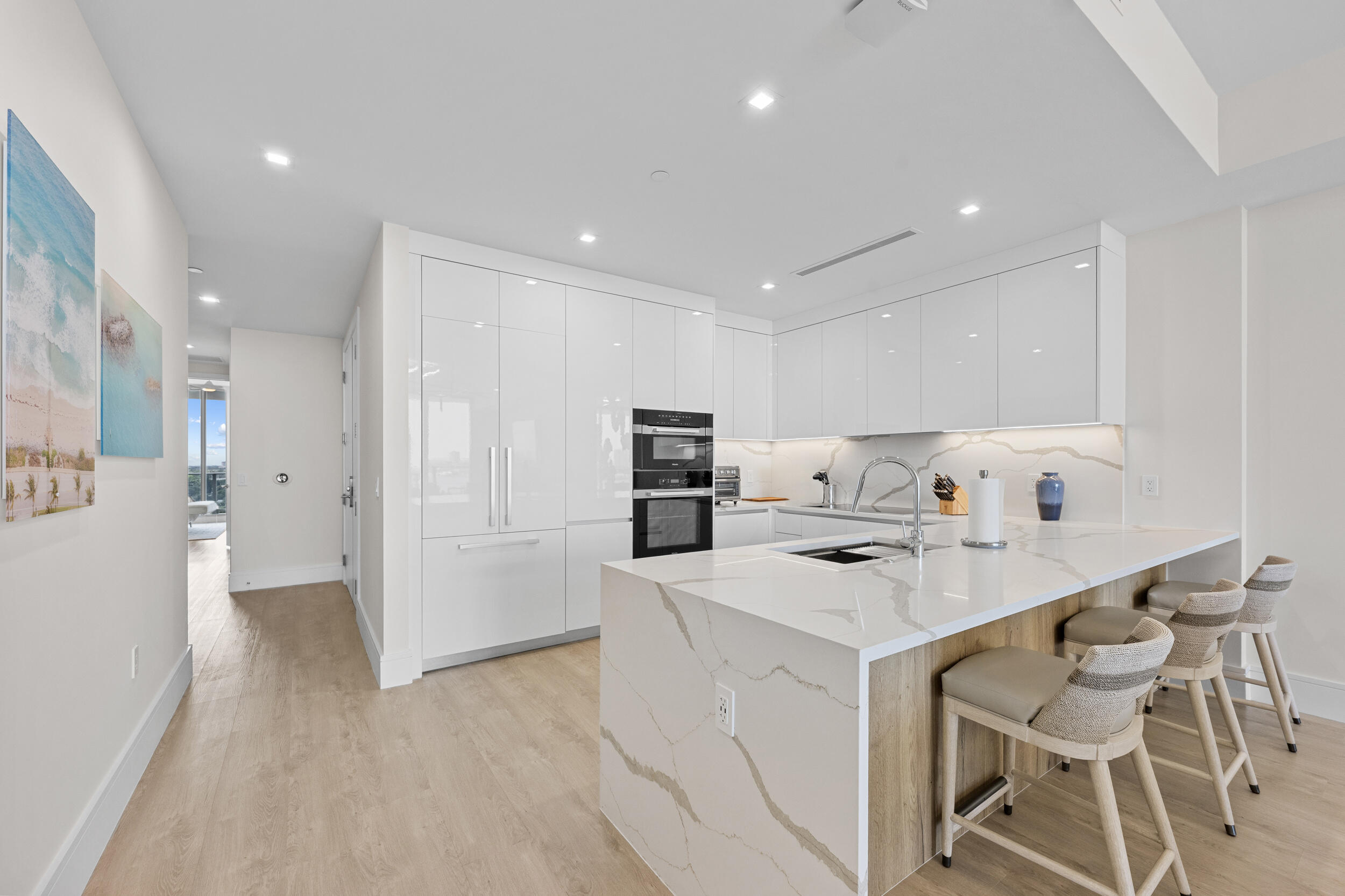 NAUTILUS 220 CONDOMINIUM - Residential Lease