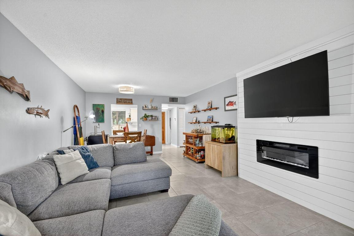 WATERWAY CLUB - Residential