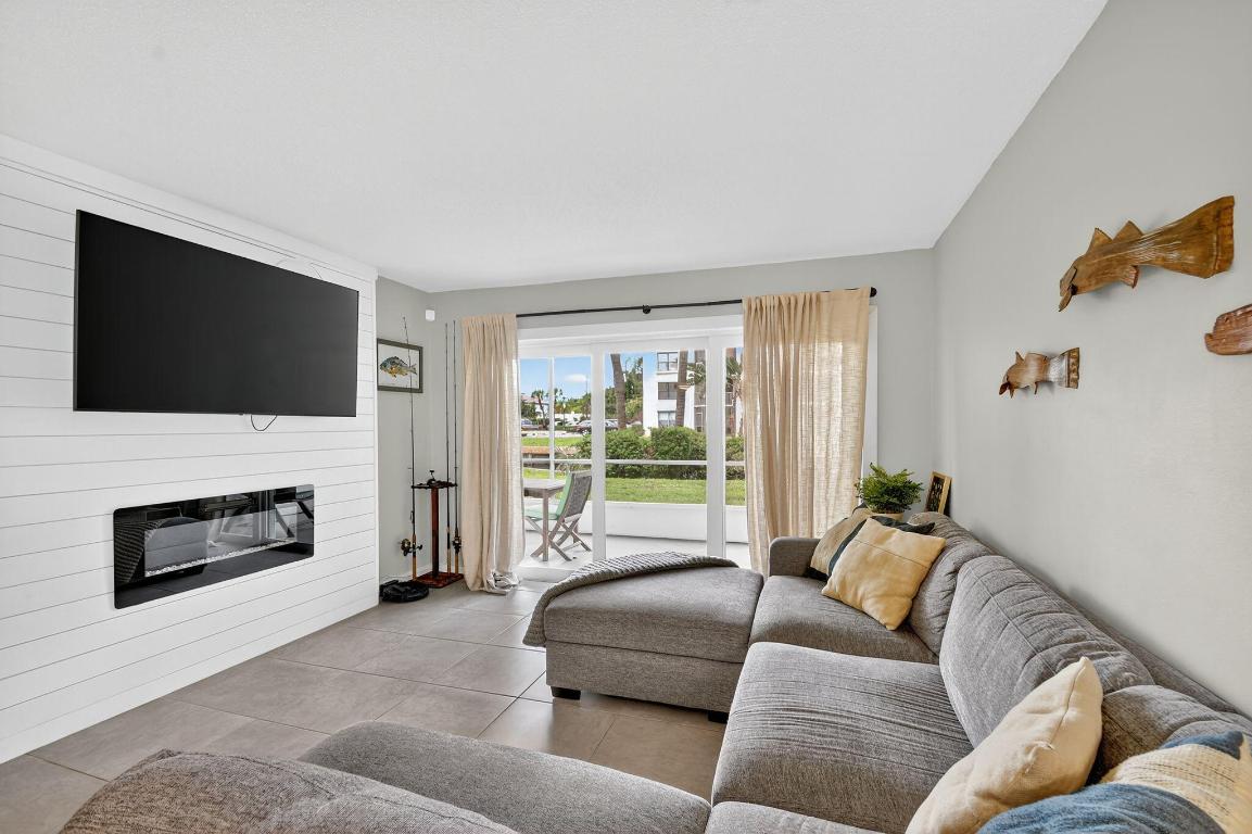 WATERWAY CLUB - Residential