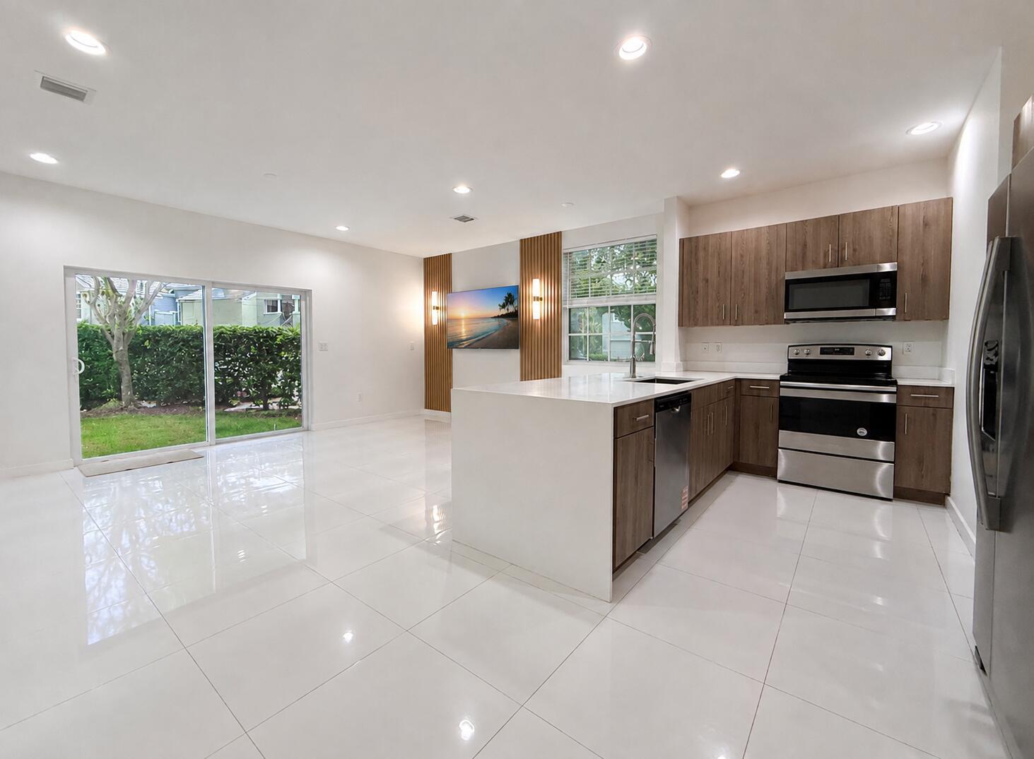 1030 Crystal Way 104