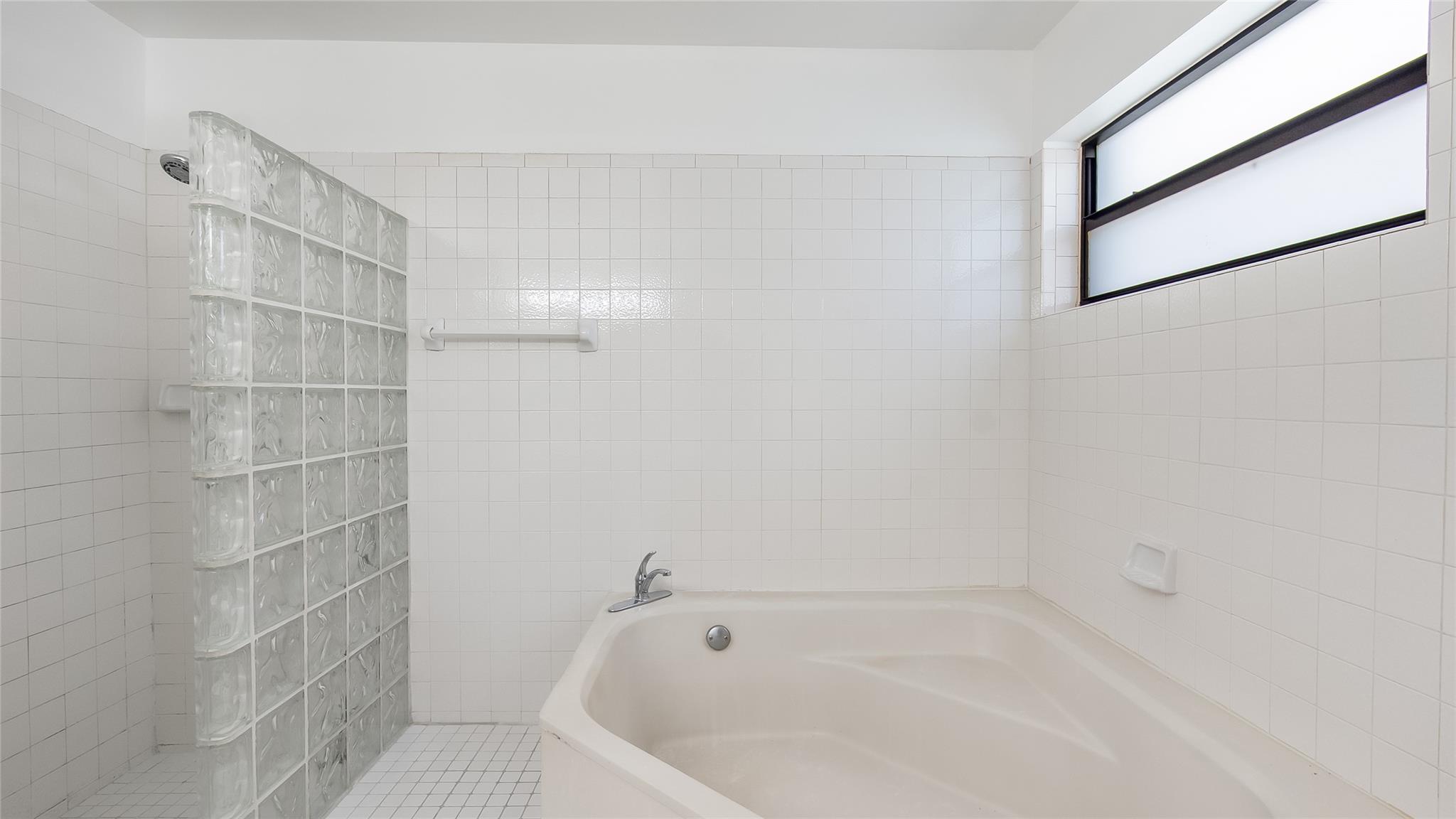HAWKES BLUFF - Residential