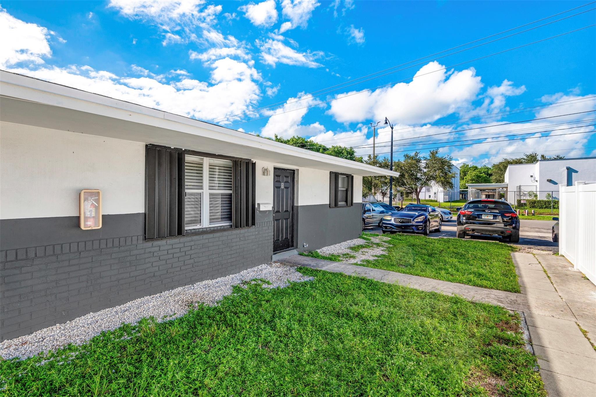 View photos, virtual tours, details... 404 NE 4TH ST #1-2