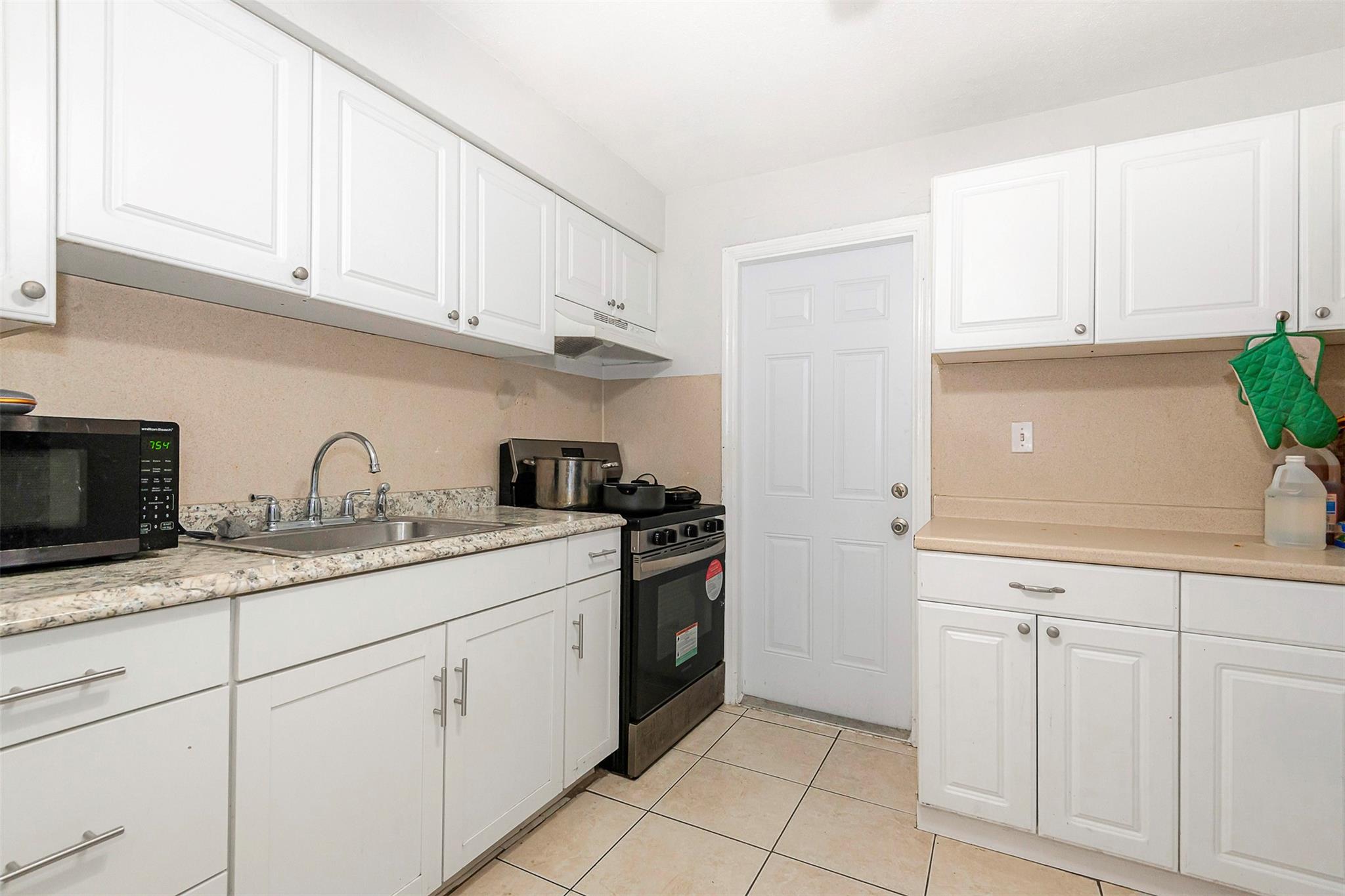 View photos, virtual tours, details... 404 NE 4TH ST #1-2