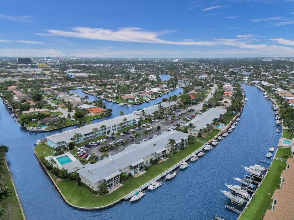 Photo of 931 SE 9th Avenue #13, Pompano Beach, FL 33060 (MLS # F10536466)