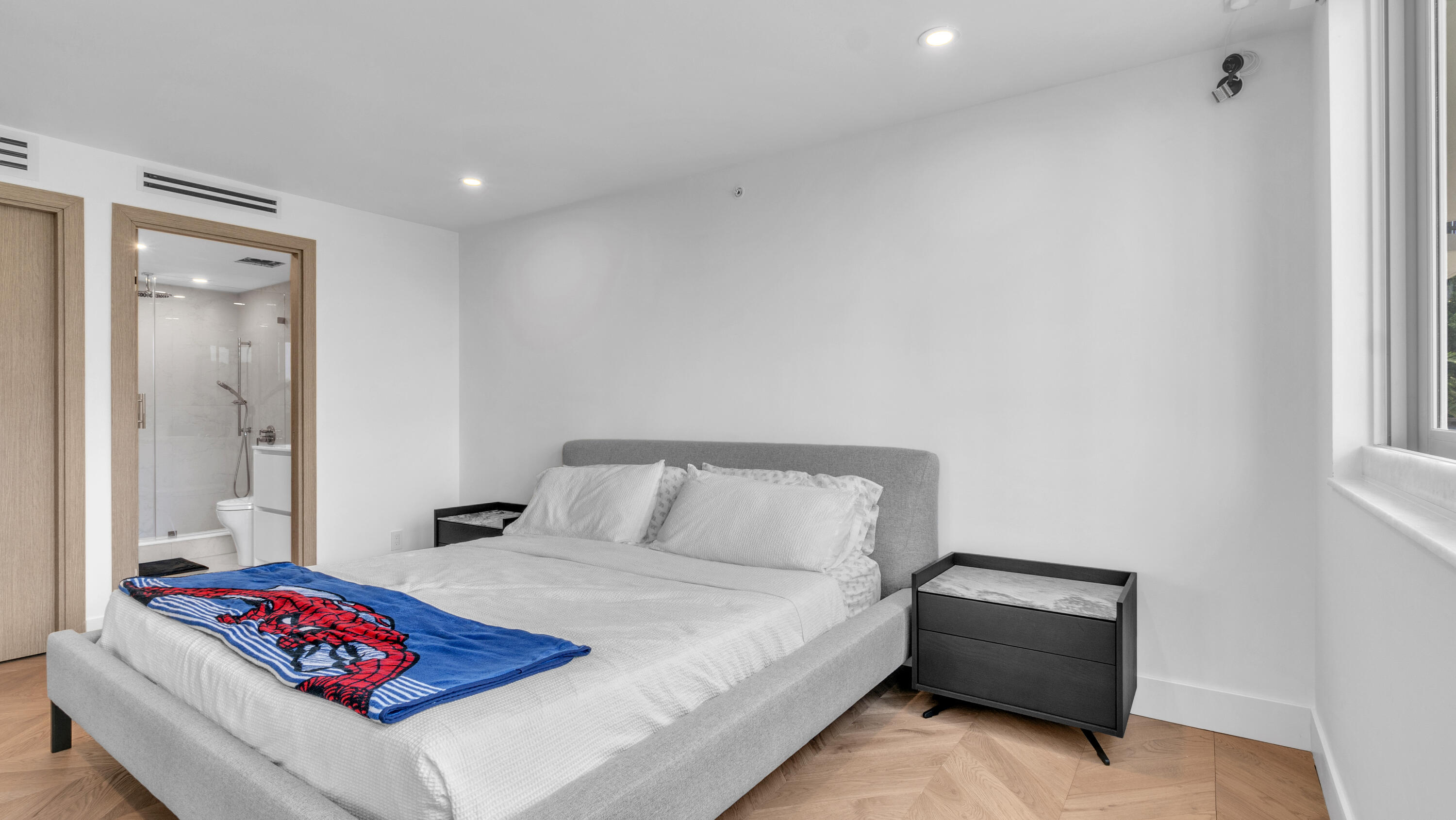 CARLTON CONDO - Residential