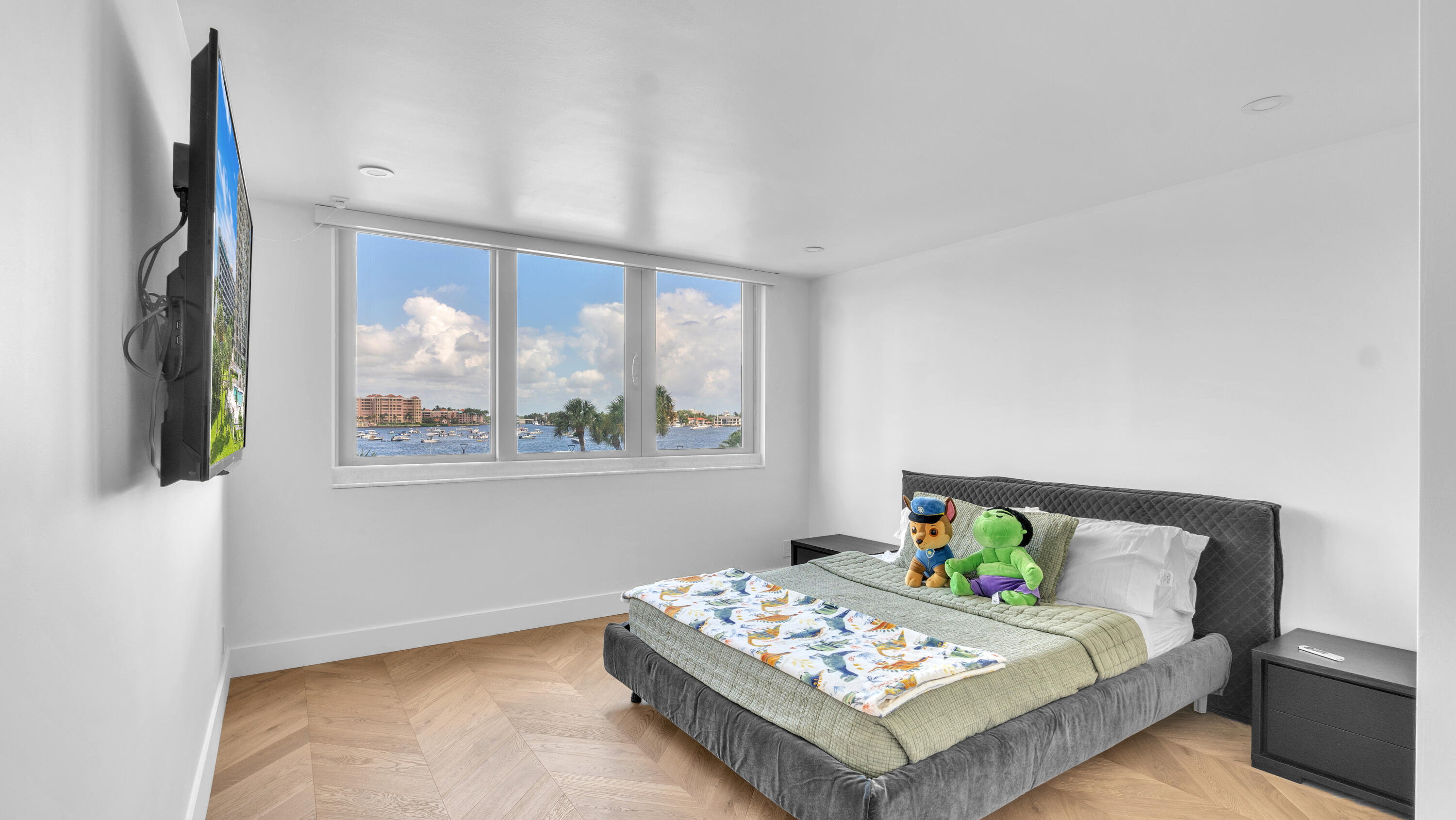 CARLTON CONDO - Residential