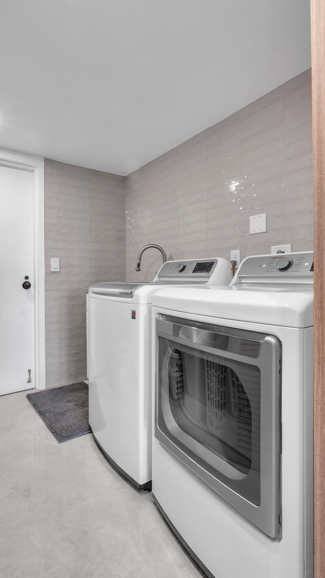 CARLTON CONDO - Residential