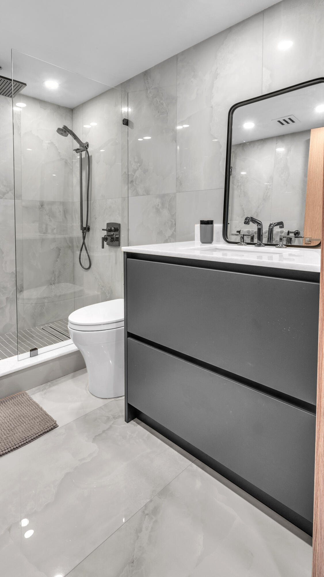 CARLTON CONDO - Residential