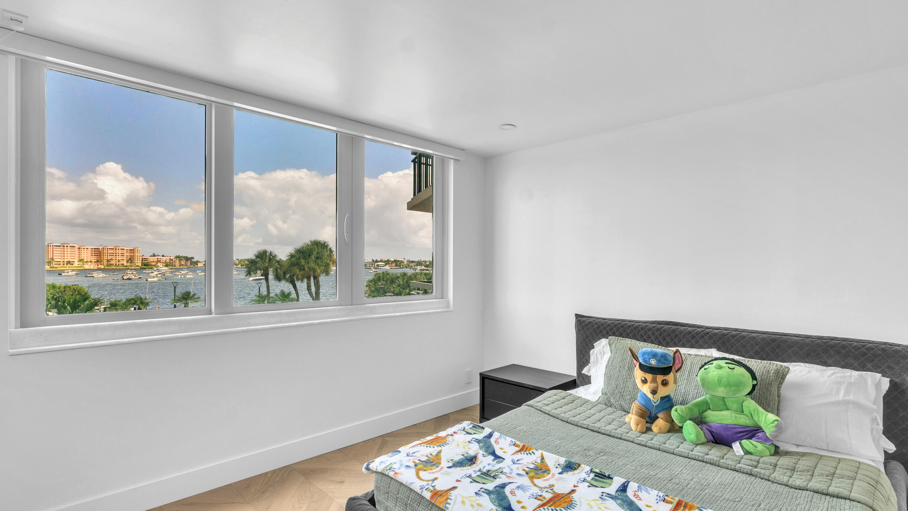 CARLTON CONDO - Residential