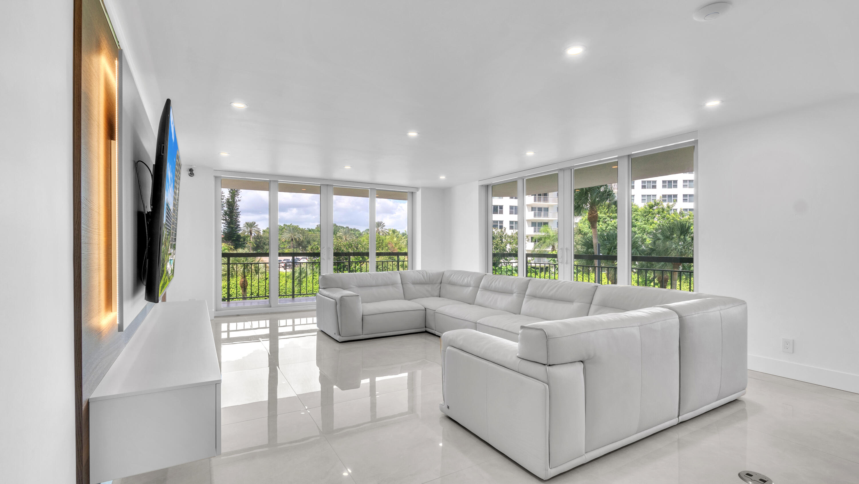 CARLTON CONDO - Residential