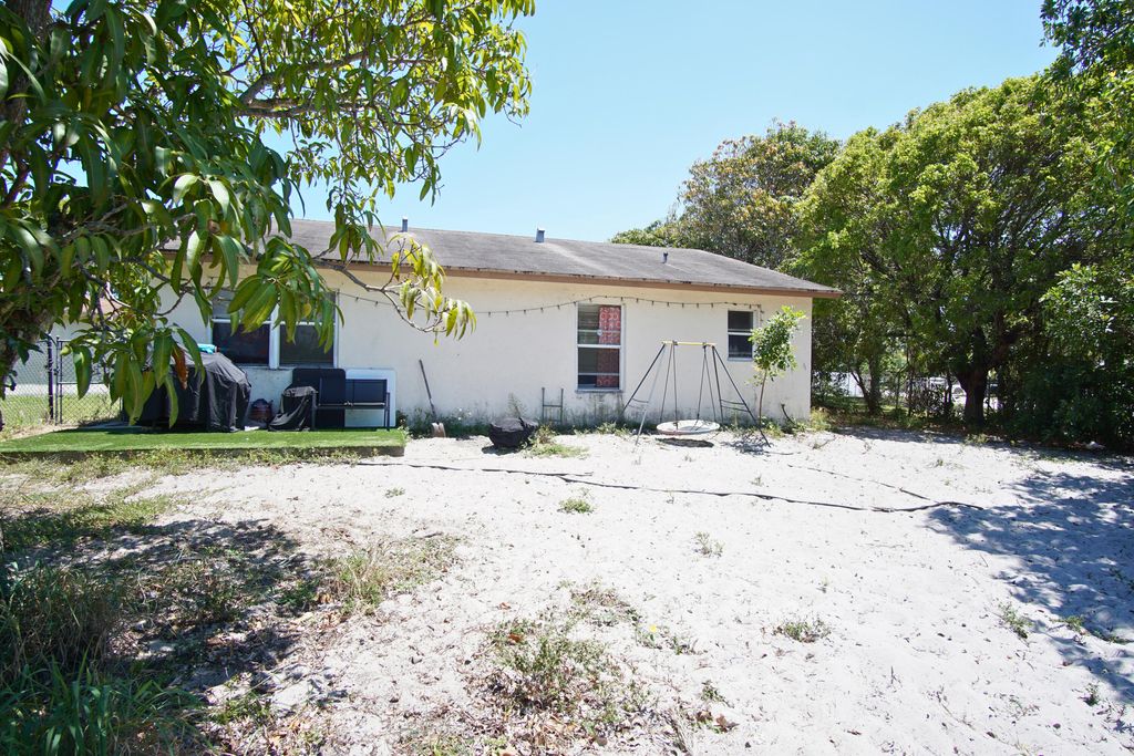 Photo of 1513 SW 3rd Terrace, Deerfield Beach, FL 33441 (MLS # B26019123)