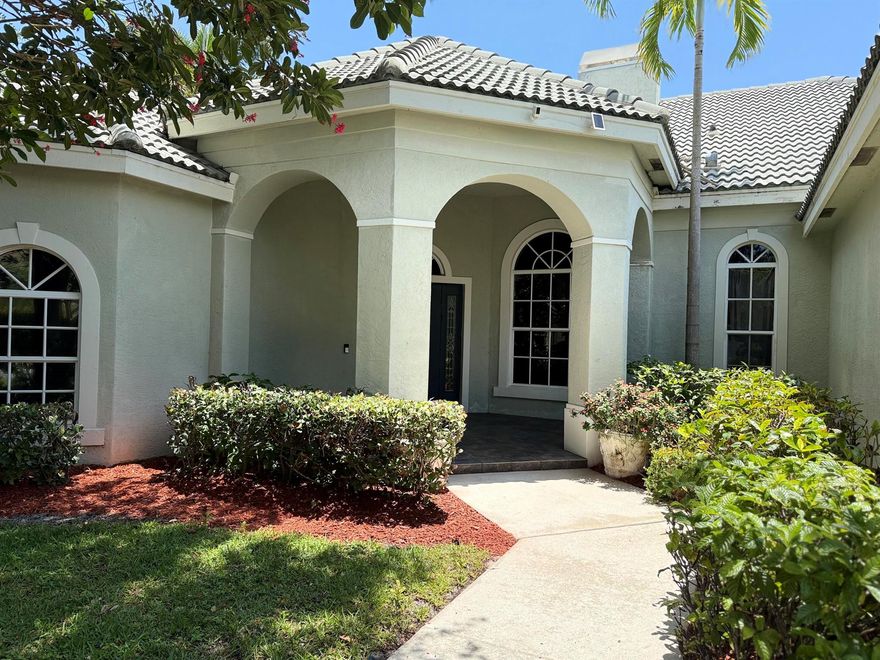 Price Reduced!! Plus Credit towards new Roof!! Located in the sought after Cocoa Pine Estates Community. A 4/3 bath Home (4th Bedroom used as a library)is an exceptional home that consists of a Fireplace, Large eat in Kitchen, Separate Dining area, Split Bedrooms, Large Screen Porch as well as updated Baths.
Minutes from 95 and the Turnpike as well as the excitement of downtown Delray Shoppes and Beach.