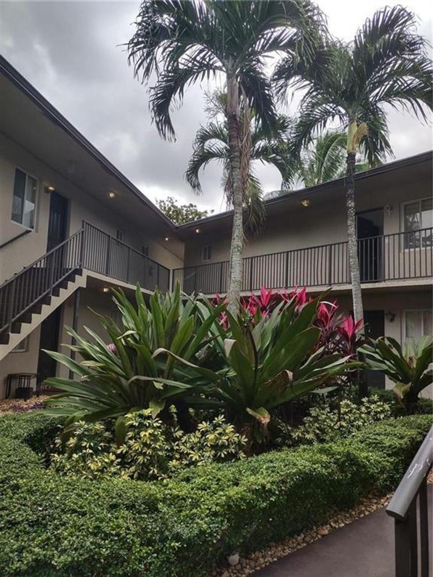 Small building, conveniently located close to Wilton Manors, beach, downtown, shopping and highways! Great unit for roommates, each bedroom has a master bathroom. Central air, Onsite laundry. RAPID approval and move in possible. Small pets allowed with a pet fee. Call for showing today!