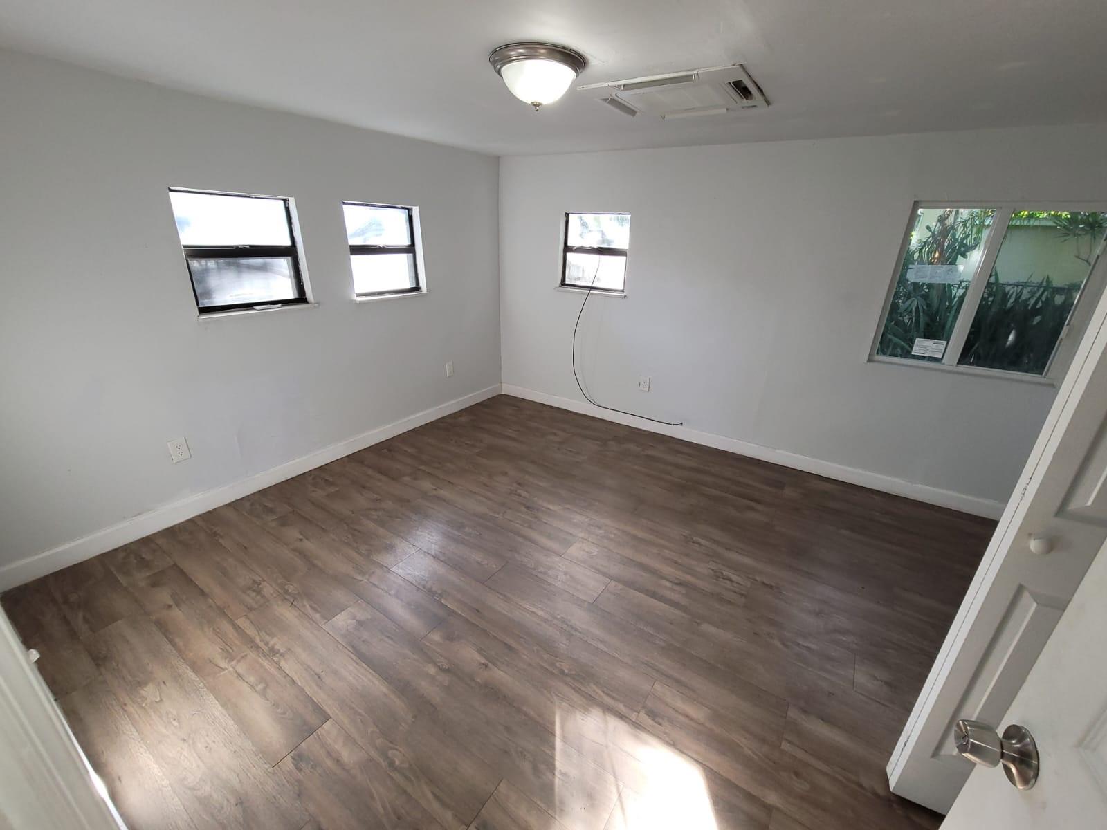 210 SW 7th St Back