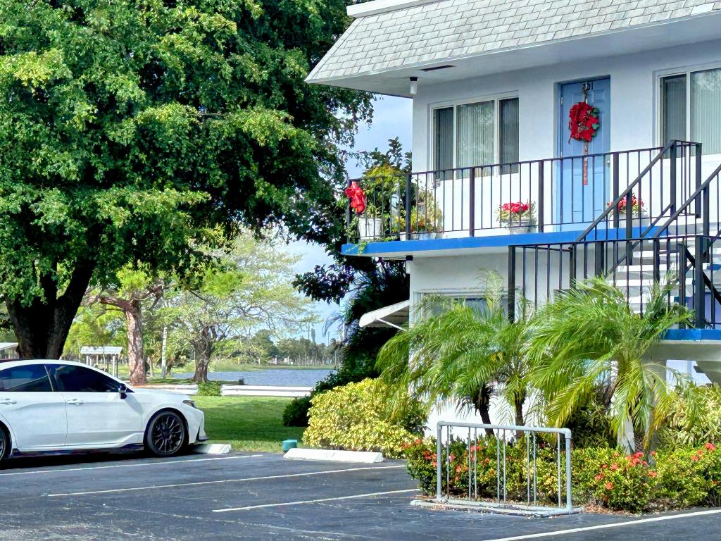 PARKVIEW VILLAS - Residential