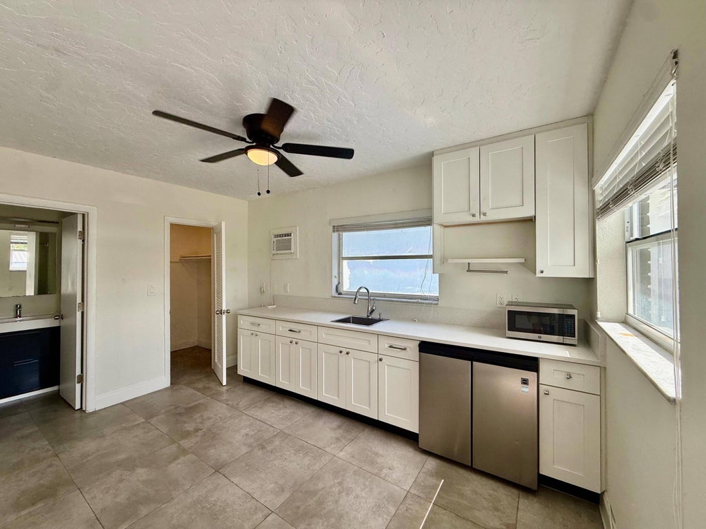 Photo of 3684 NE 11th Avenue #Unit 4, Oakland Park, FL 33334 (MLS # B26068960)