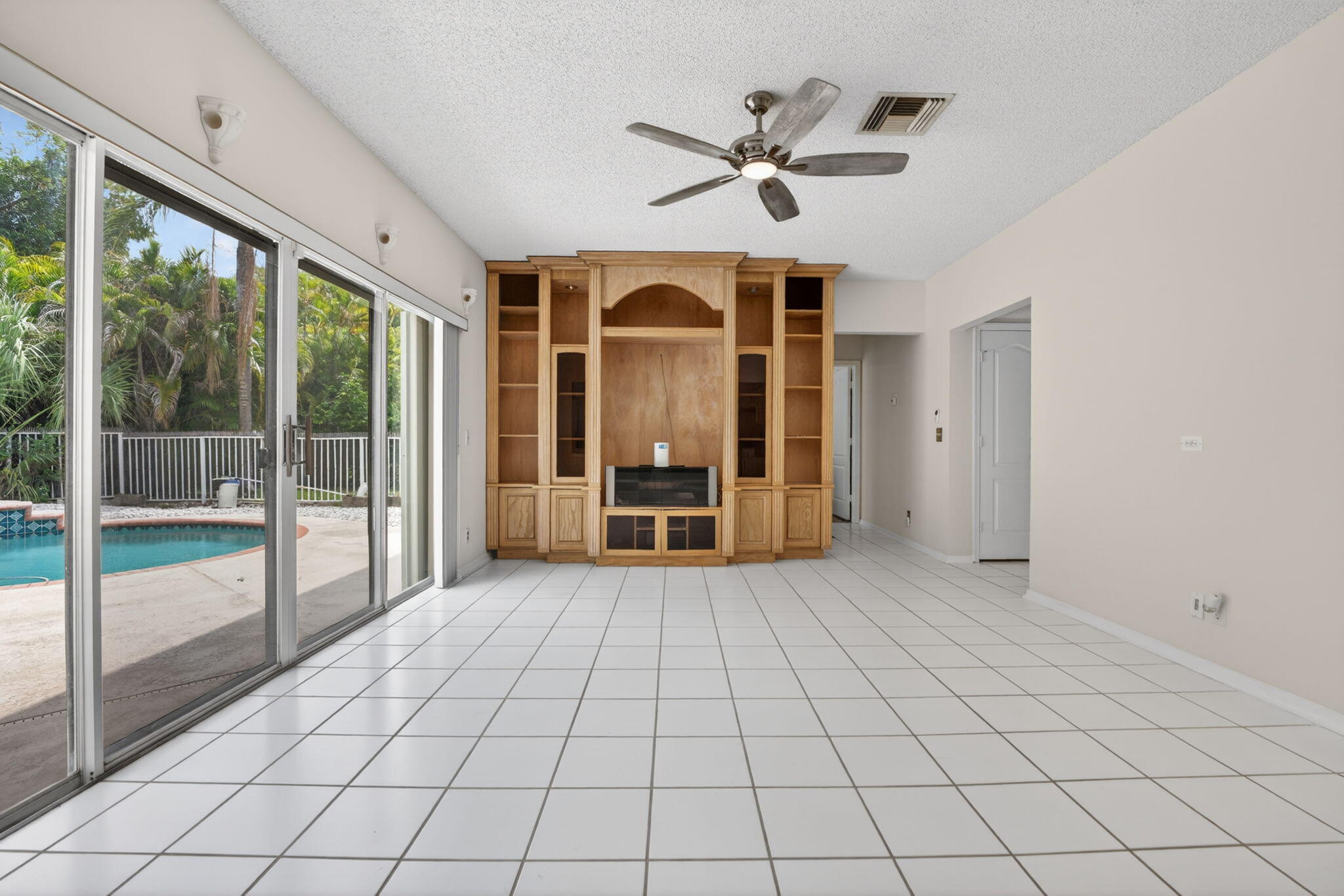 WOODSIDE ESTATES - Residential