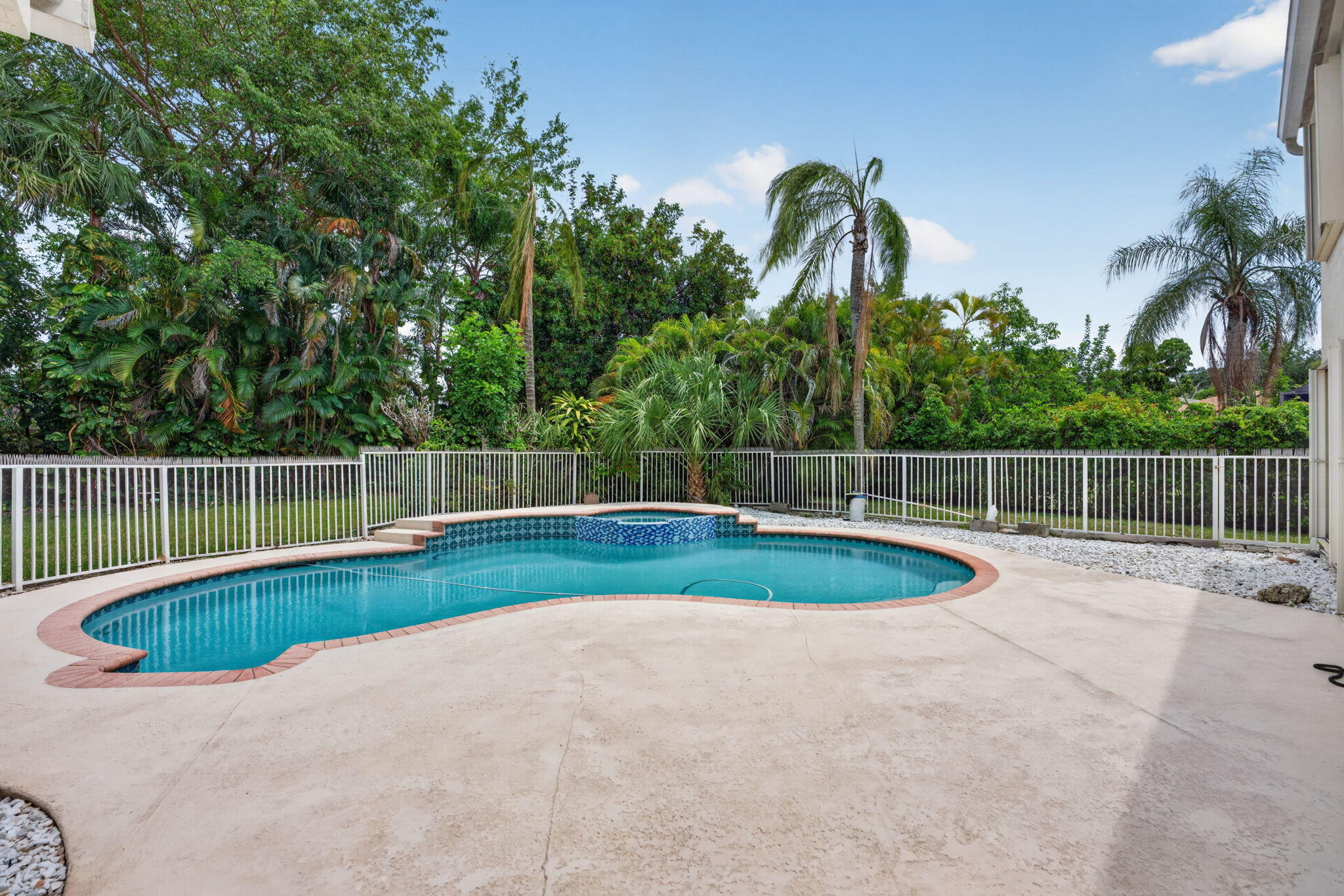 WOODSIDE ESTATES - Residential