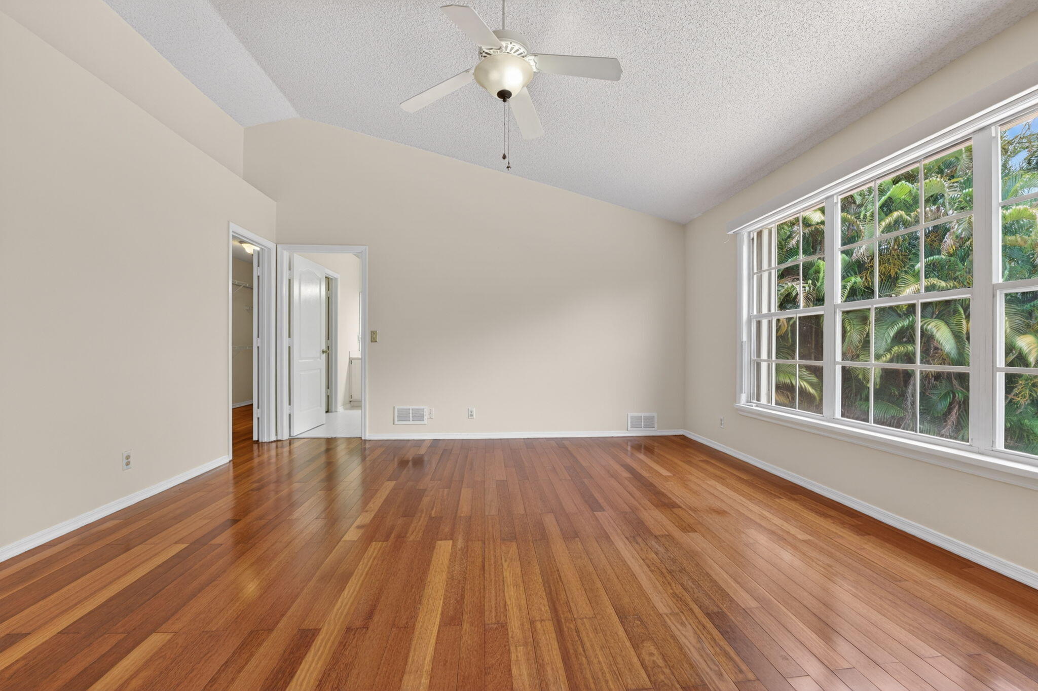 WOODSIDE ESTATES - Residential