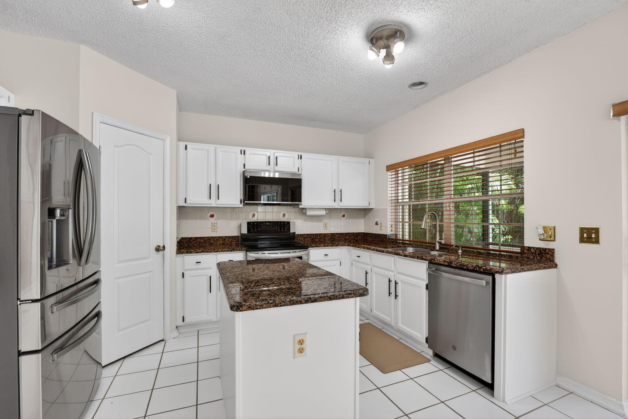 WOODSIDE ESTATES - Residential