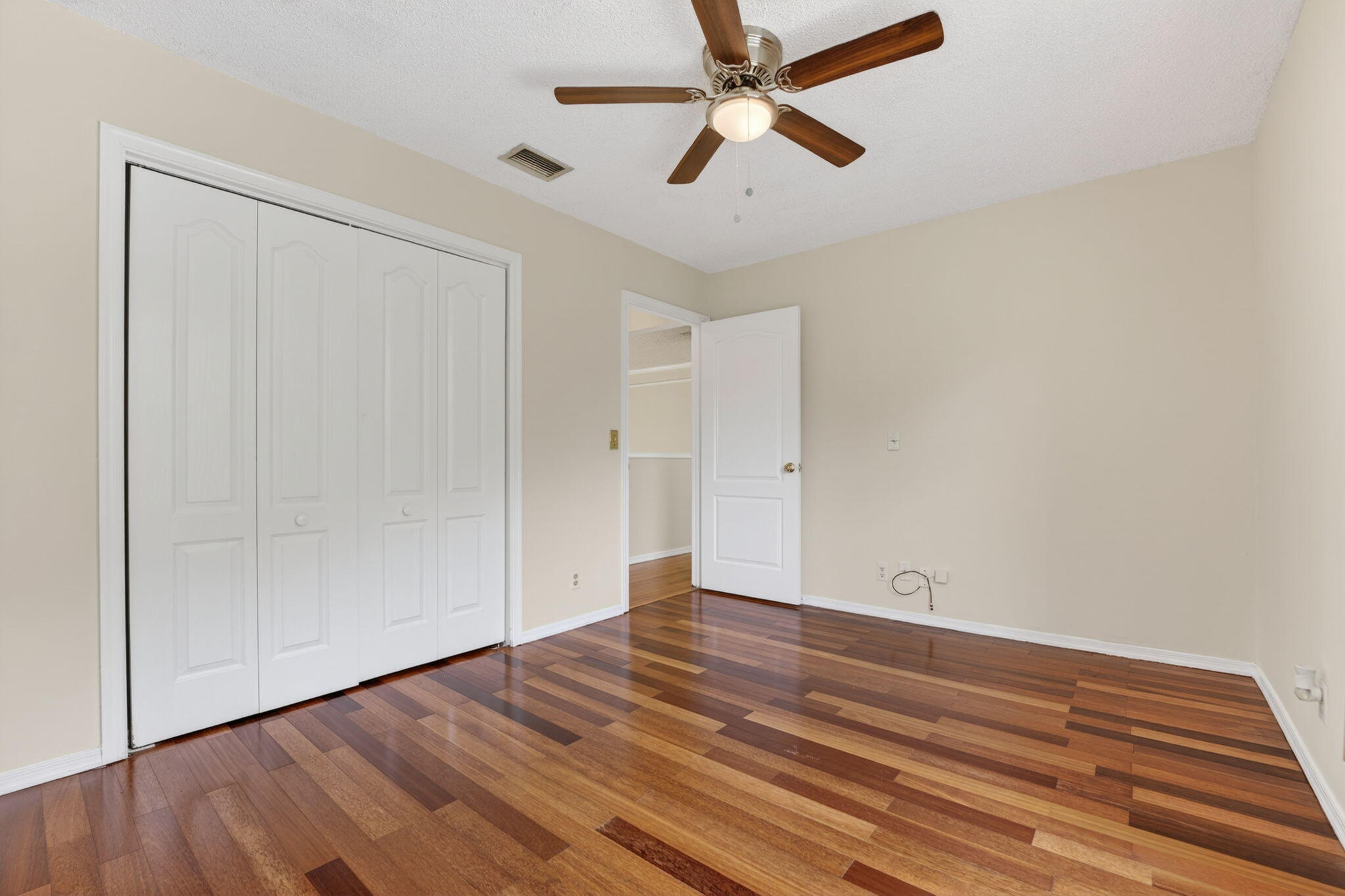 WOODSIDE ESTATES - Residential