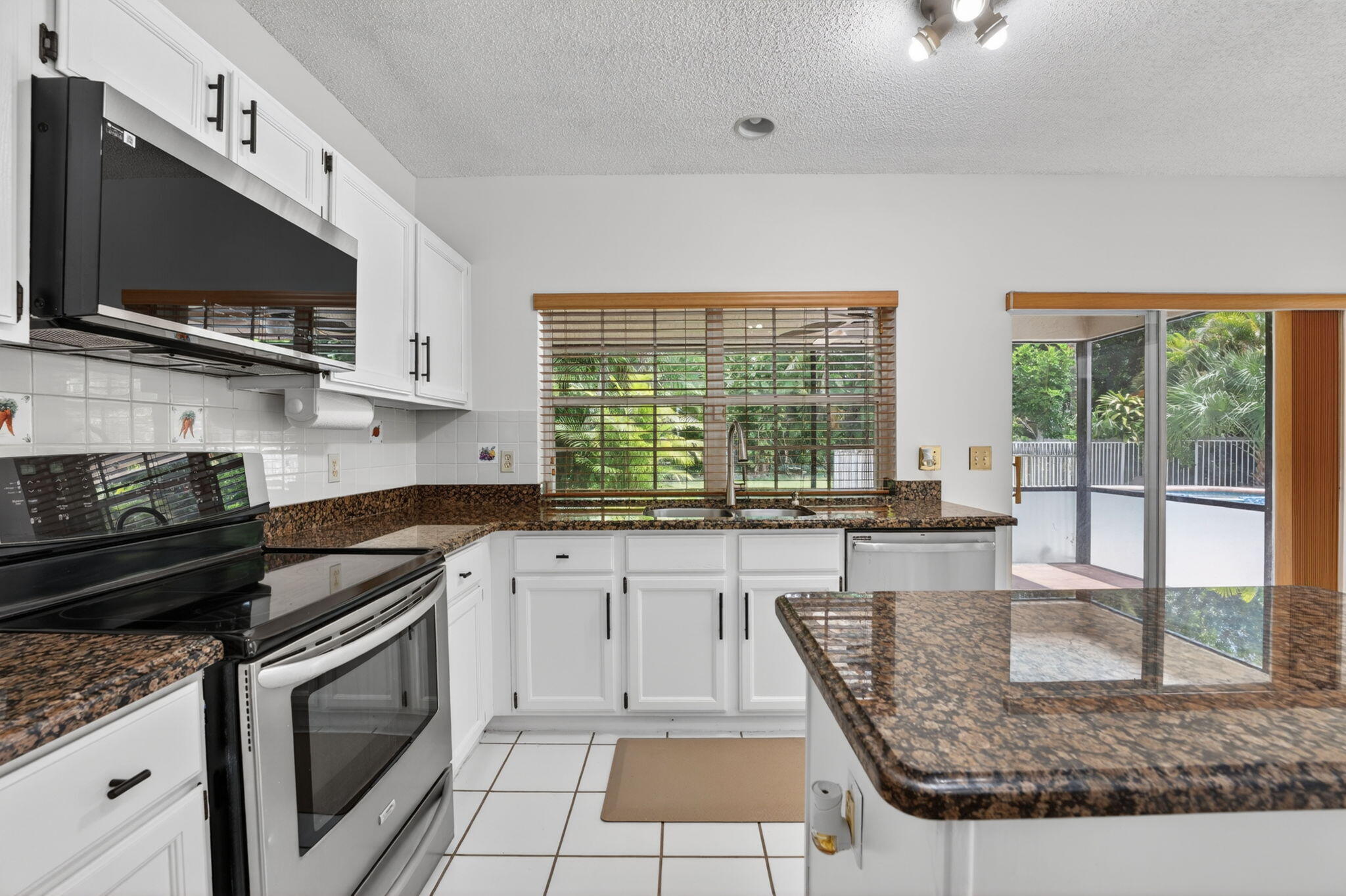 WOODSIDE ESTATES - Residential