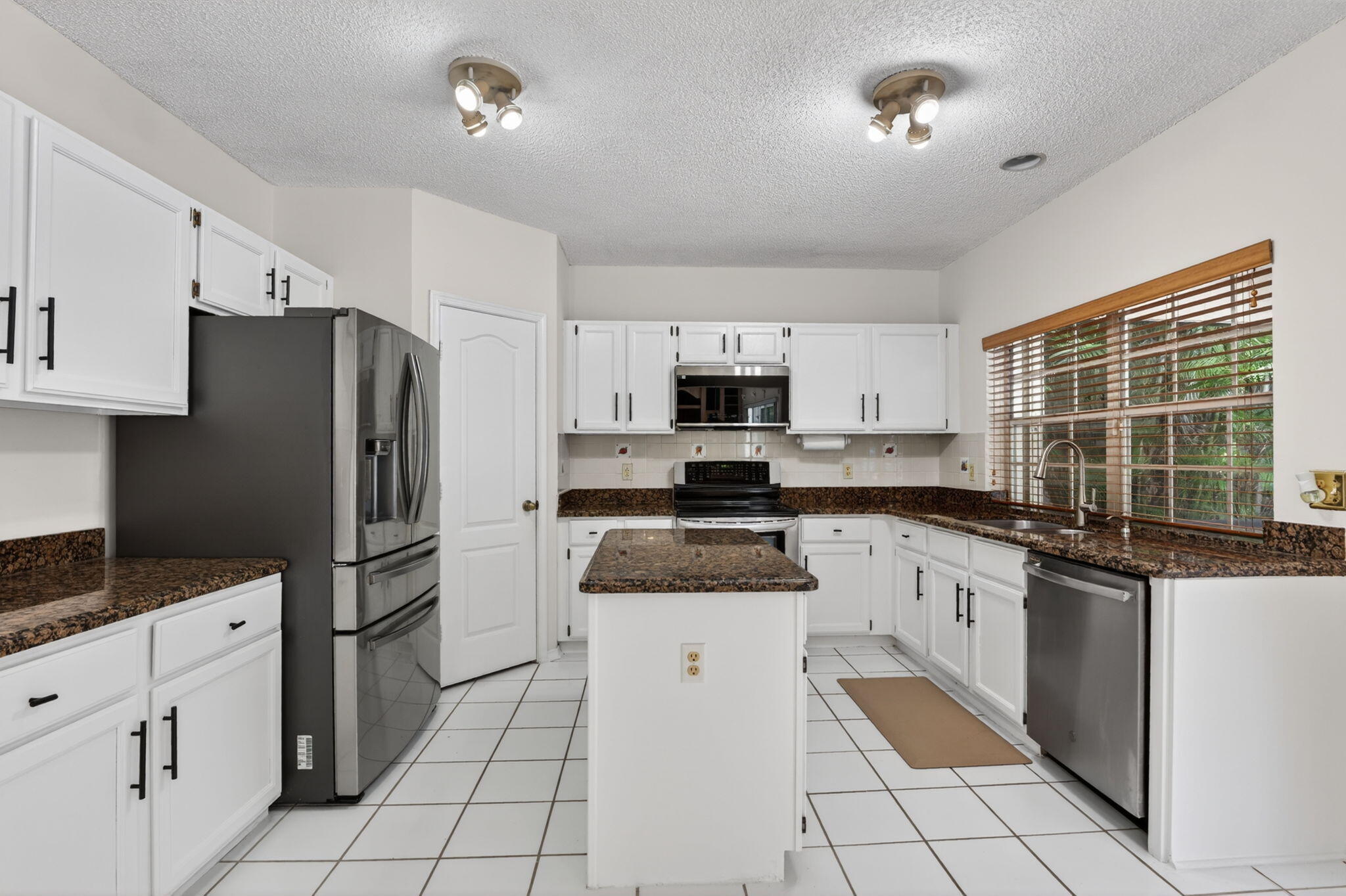 WOODSIDE ESTATES - Residential
