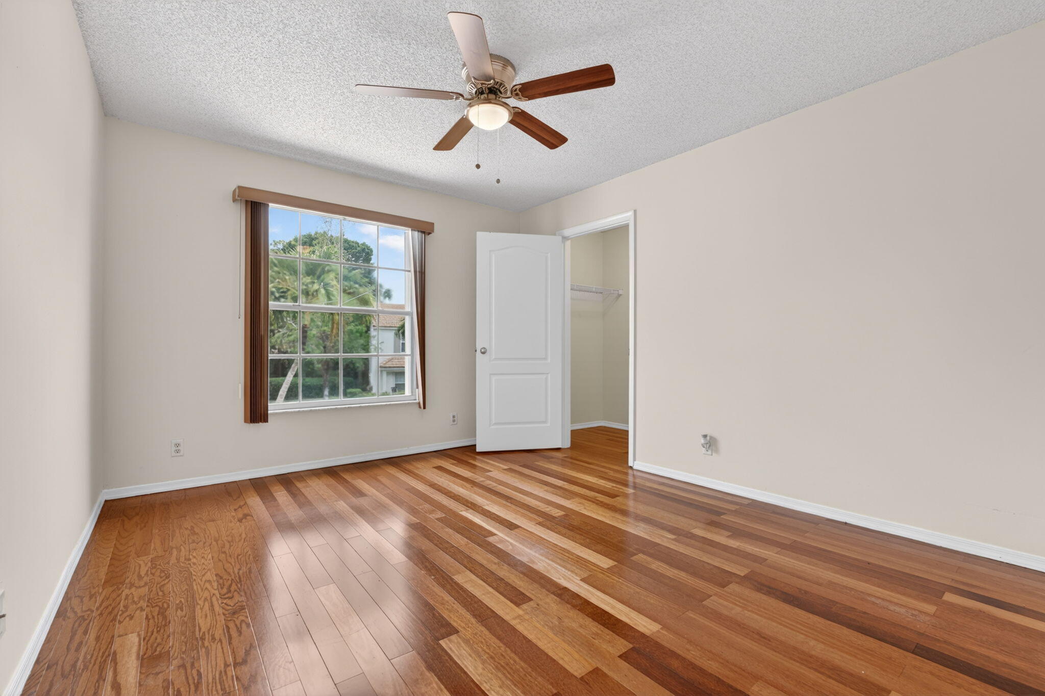 WOODSIDE ESTATES - Residential