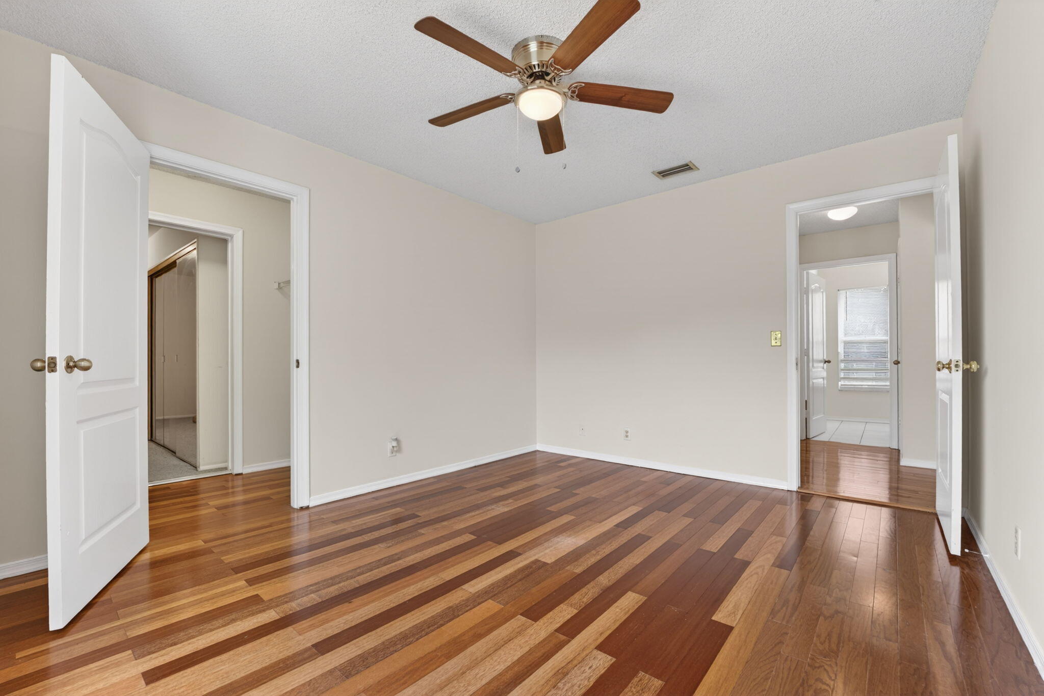 WOODSIDE ESTATES - Residential