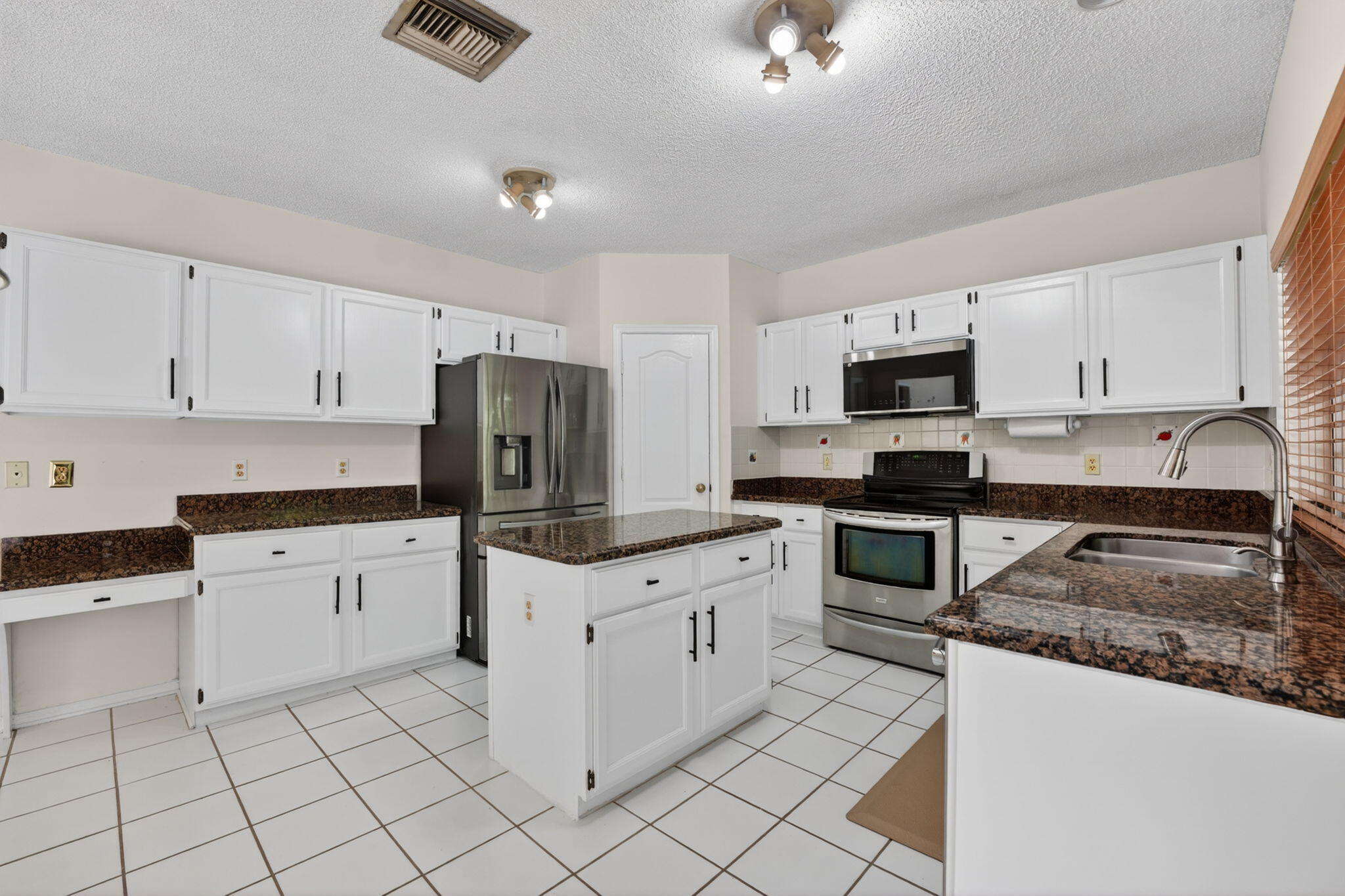 WOODSIDE ESTATES - Residential
