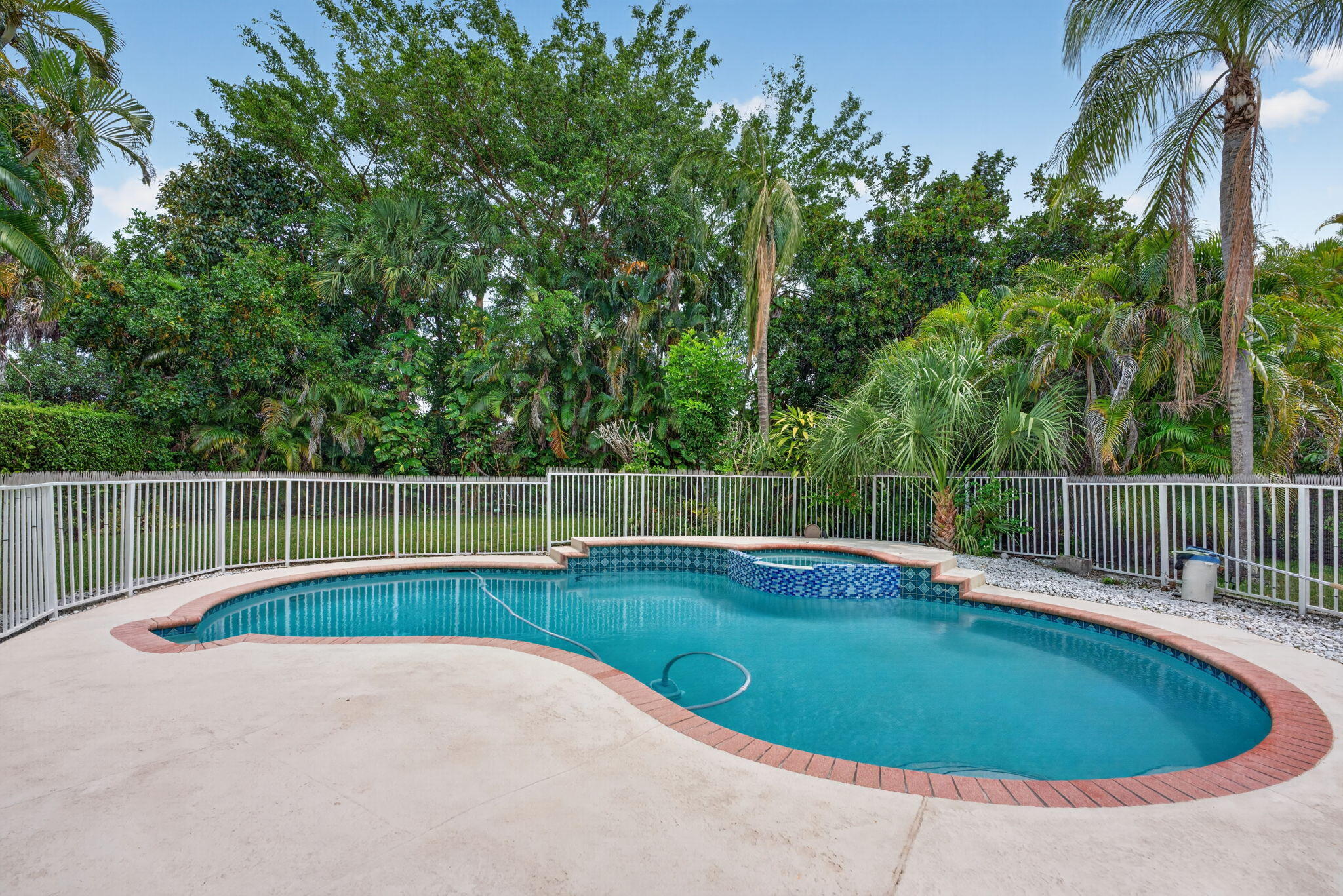 WOODSIDE ESTATES - Residential