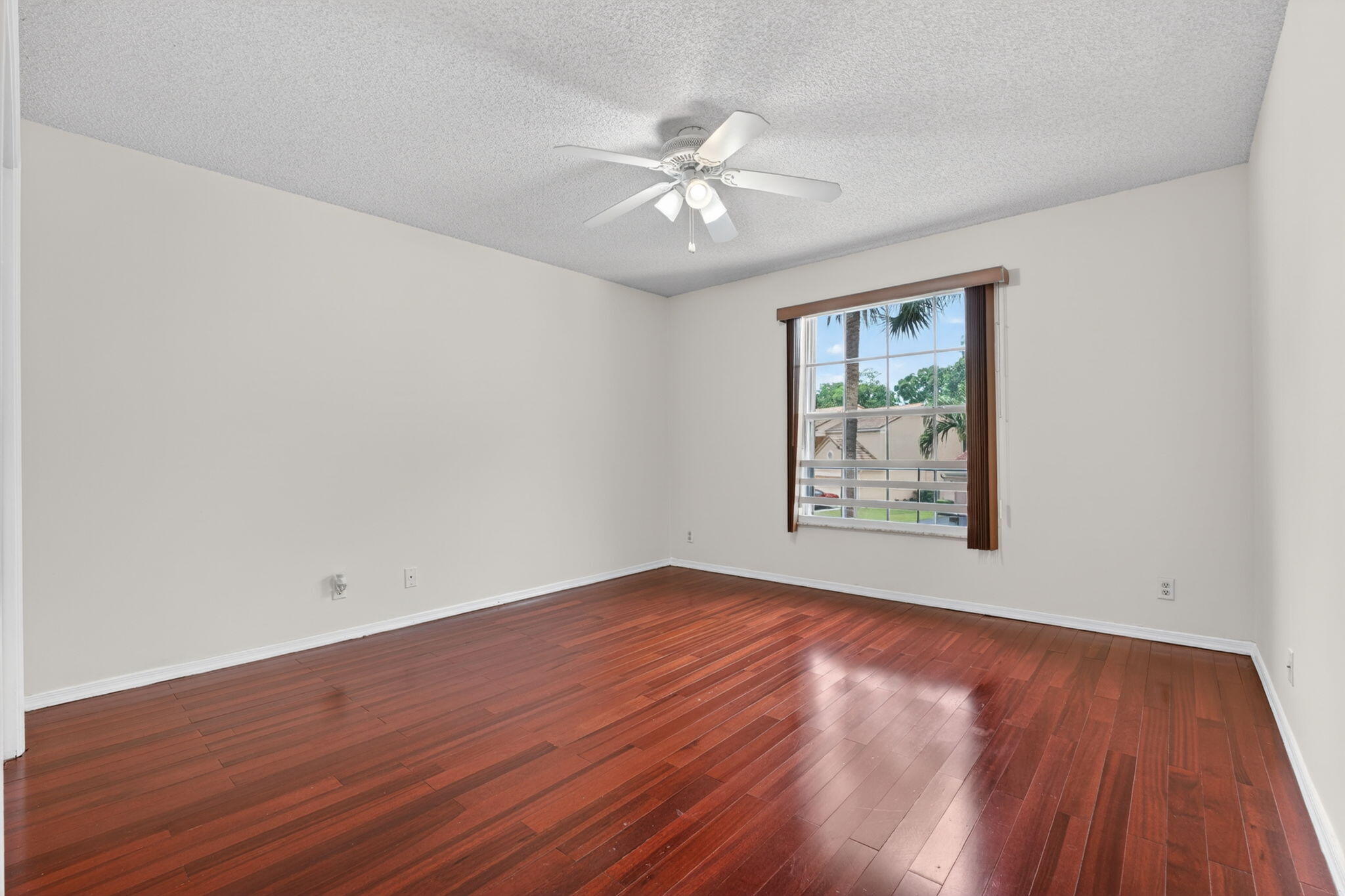 WOODSIDE ESTATES - Residential