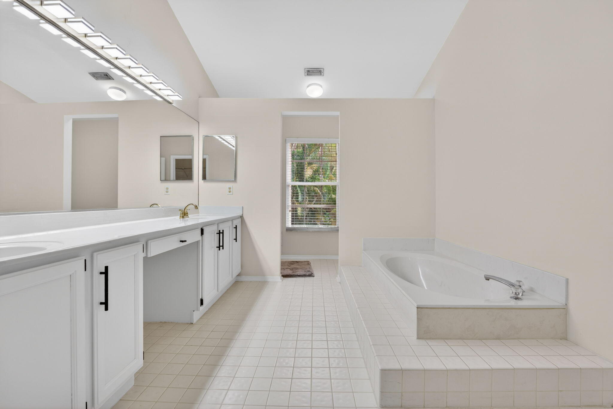WOODSIDE ESTATES - Residential