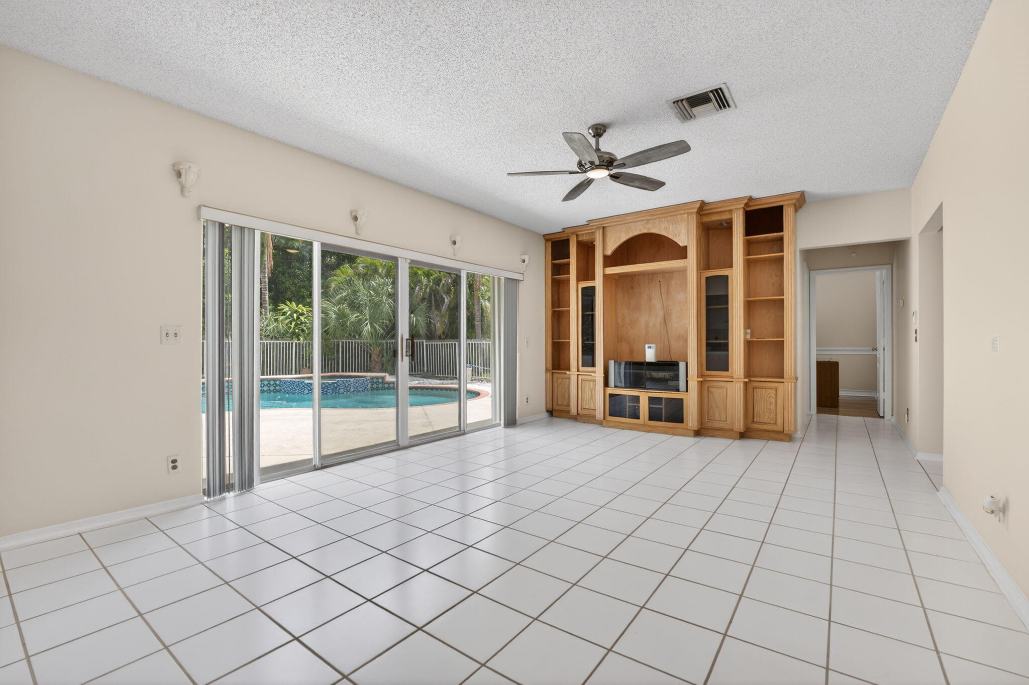 WOODSIDE ESTATES - Residential