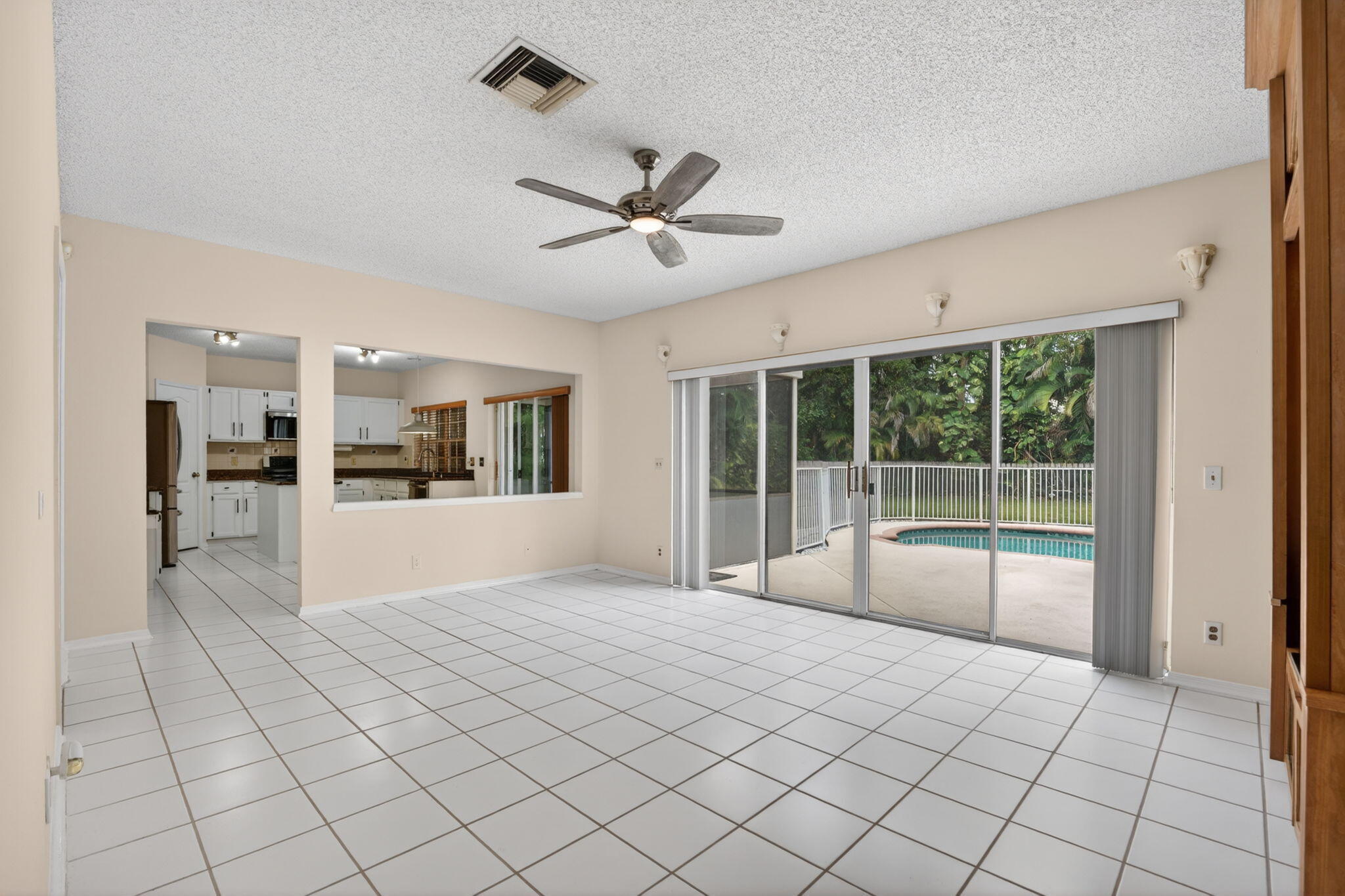 WOODSIDE ESTATES - Residential