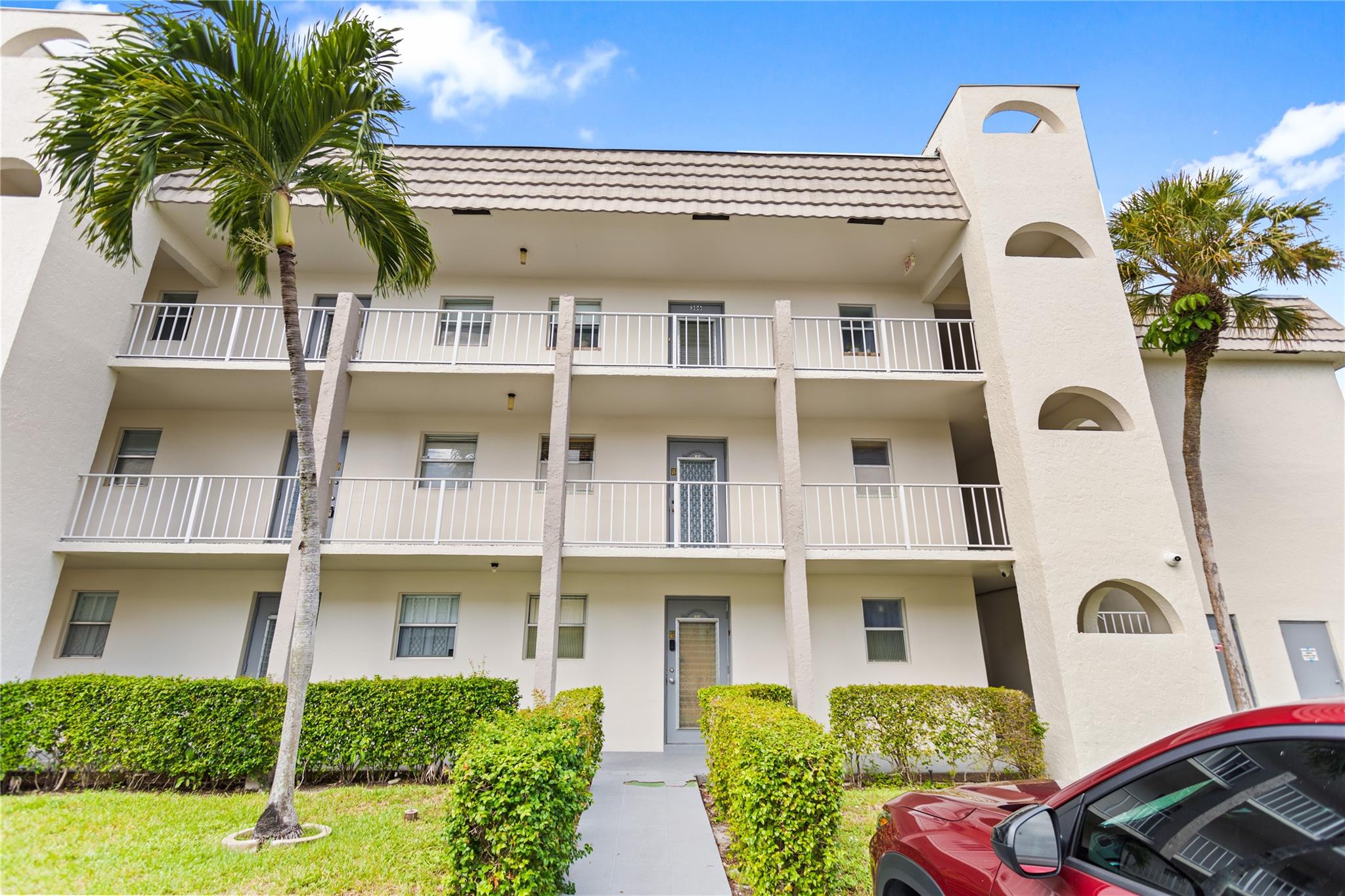 8280 Sunrise Lakes Blvd 306