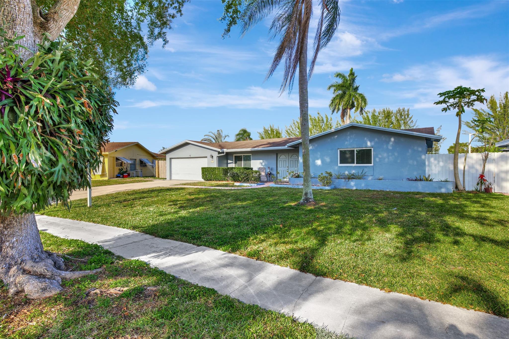 Pembroke Lakes Sec 1 76-4 - Residential