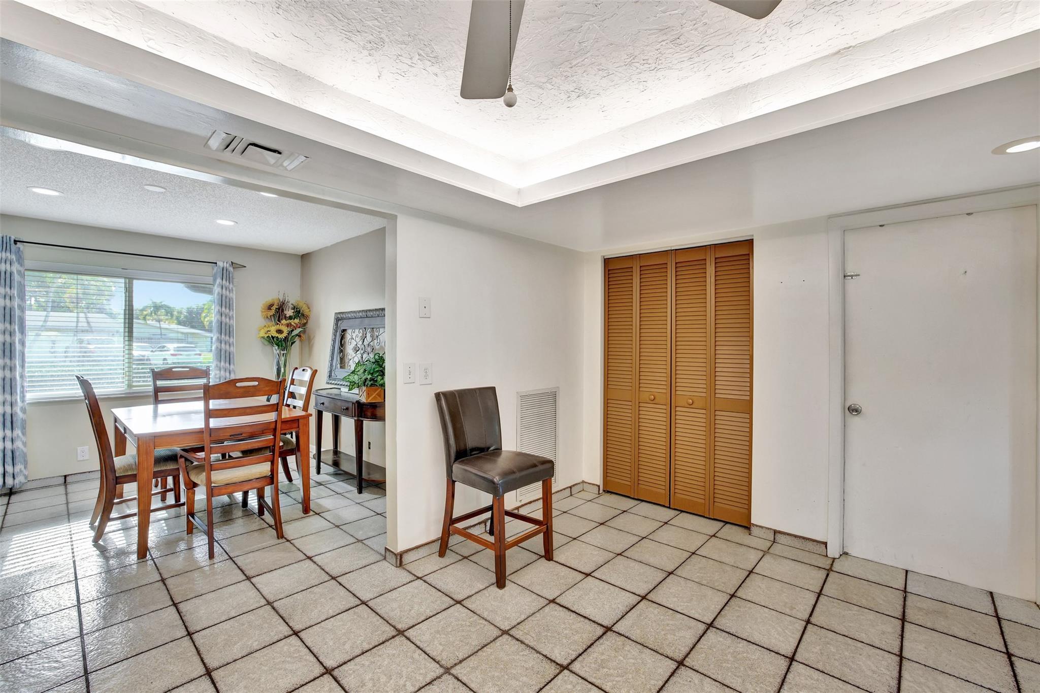 Pembroke Lakes Sec 1 76-4 - Residential