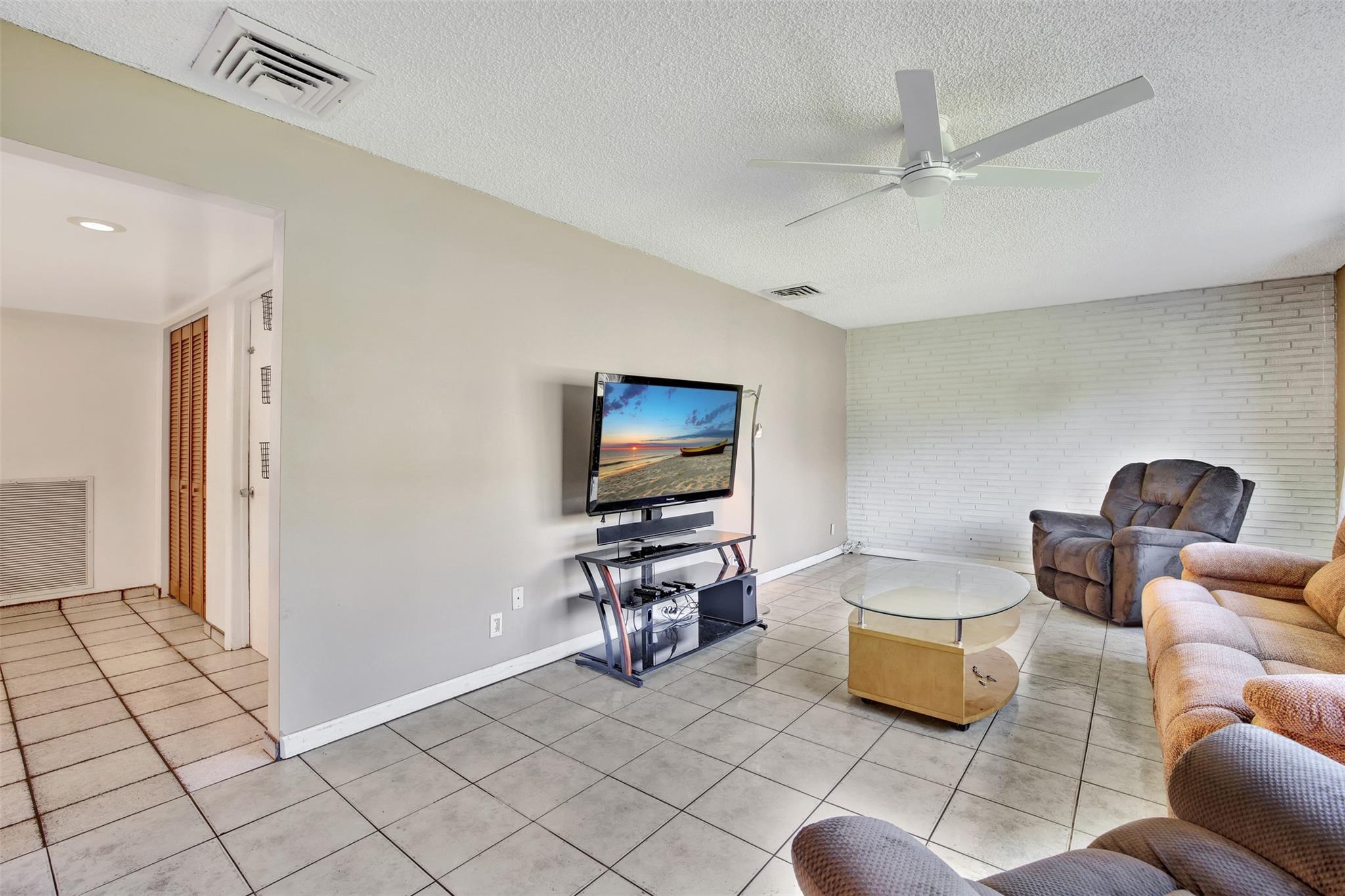 Pembroke Lakes Sec 1 76-4 - Residential